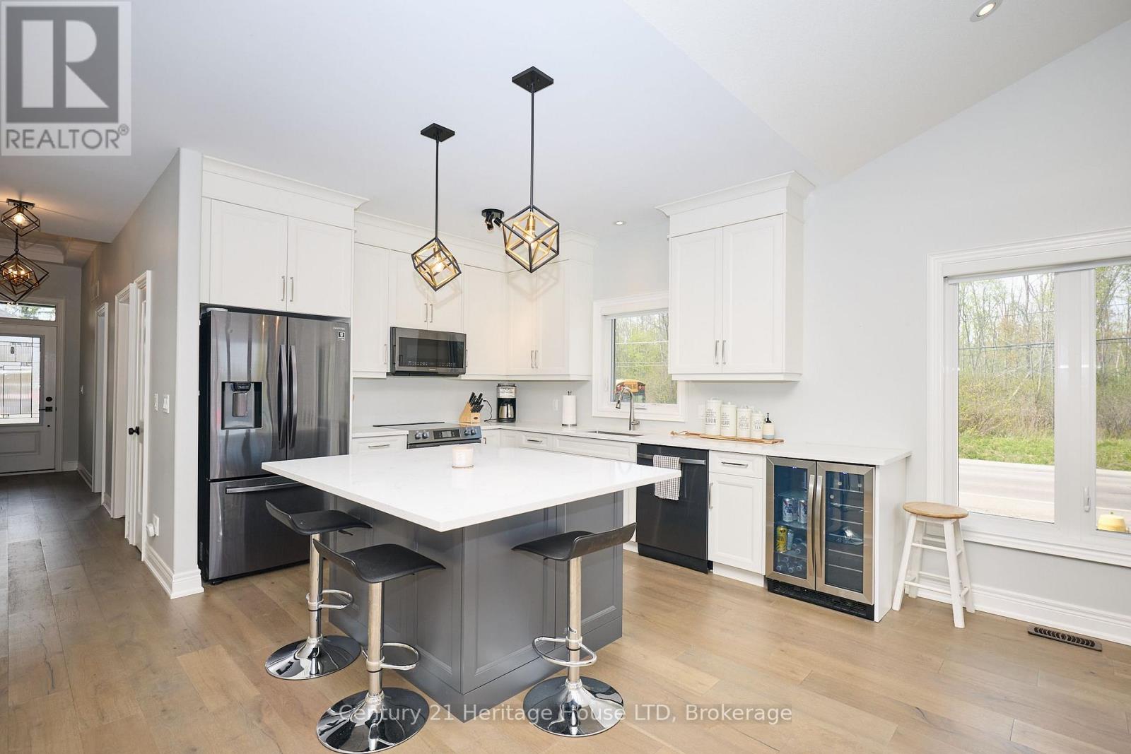 1050 Kettle Court, Fort Erie, Ontario  L2A 0E7 - Photo 2 - X12642690