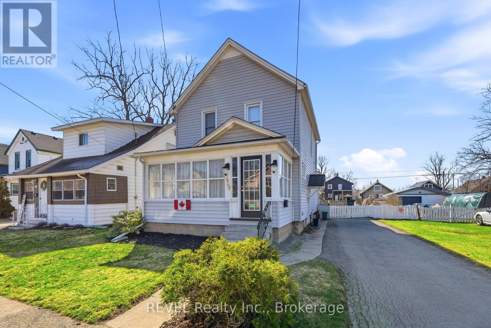 259 Dufferin Street, Fort Erie, Ontario  L2A 2T7 - Photo 2 - X12913762