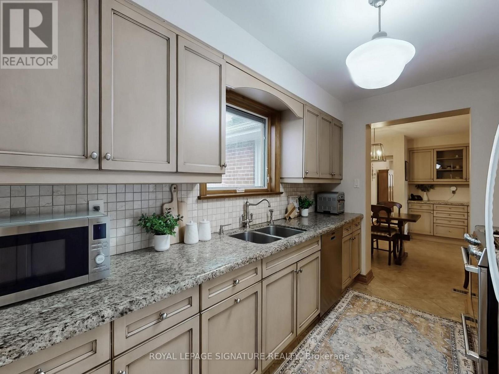 27 Knowland Drive, Toronto, Ontario  M9A 4L7 - Photo 15 - W12918110