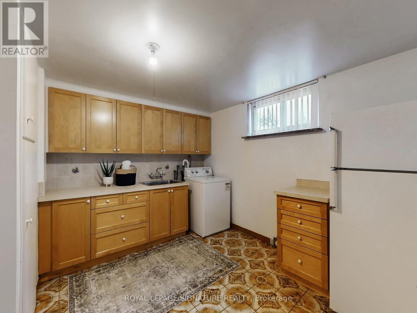 27 Knowland Drive, Toronto, Ontario  M9A 4L7 - Photo 33 - W12918110