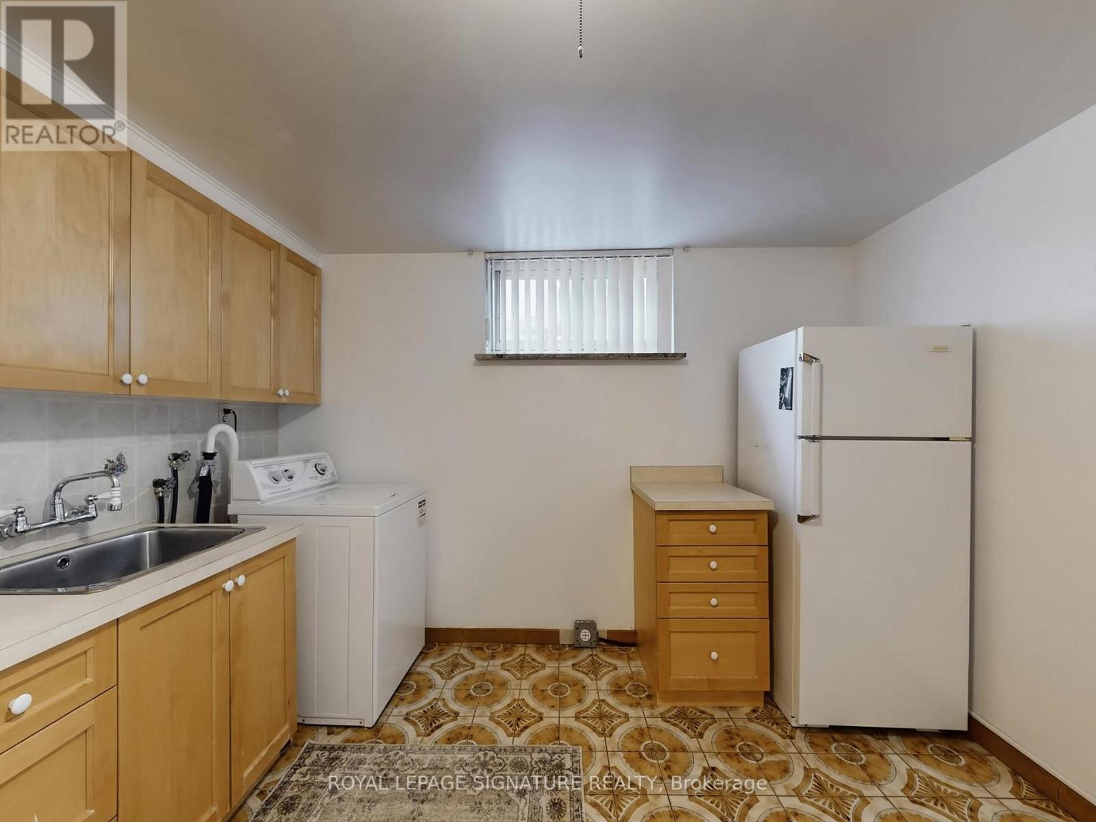 27 Knowland Drive, Toronto, Ontario  M9A 4L7 - Photo 34 - W12918110