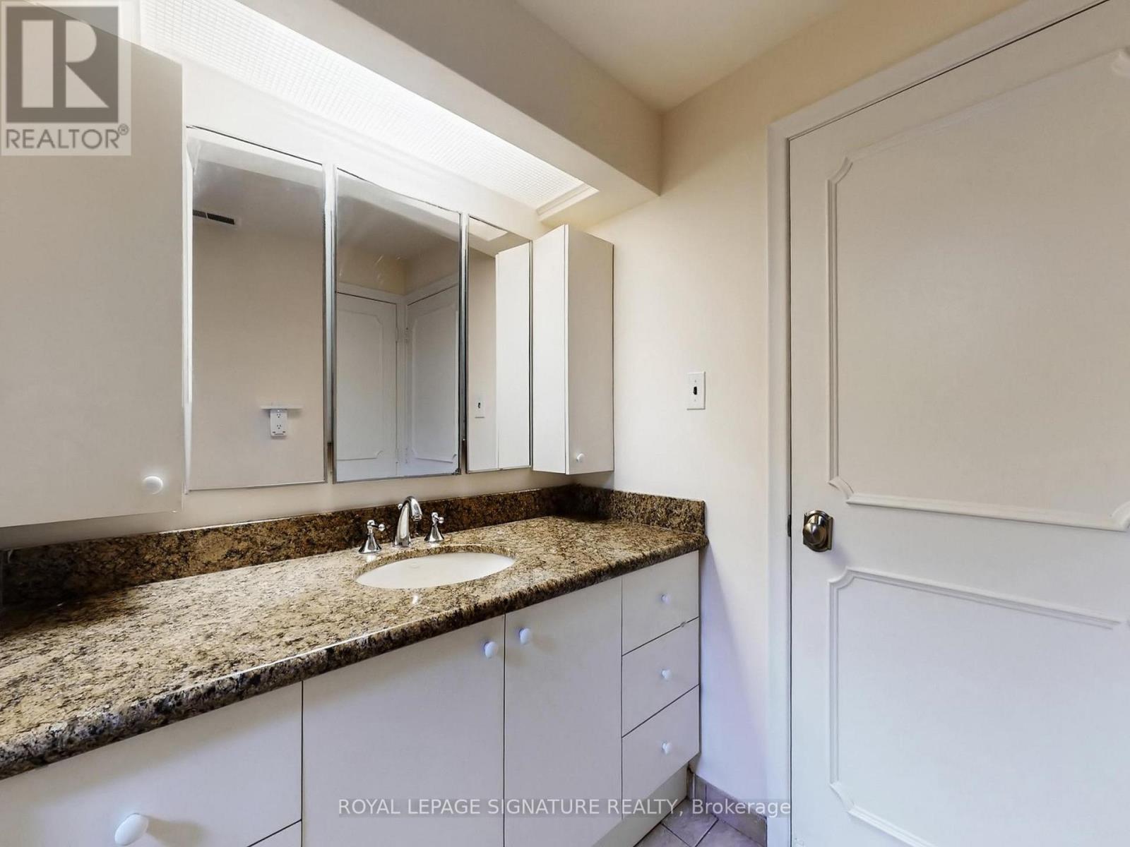 27 Knowland Drive, Toronto, Ontario  M9A 4L7 - Photo 41 - W12918110