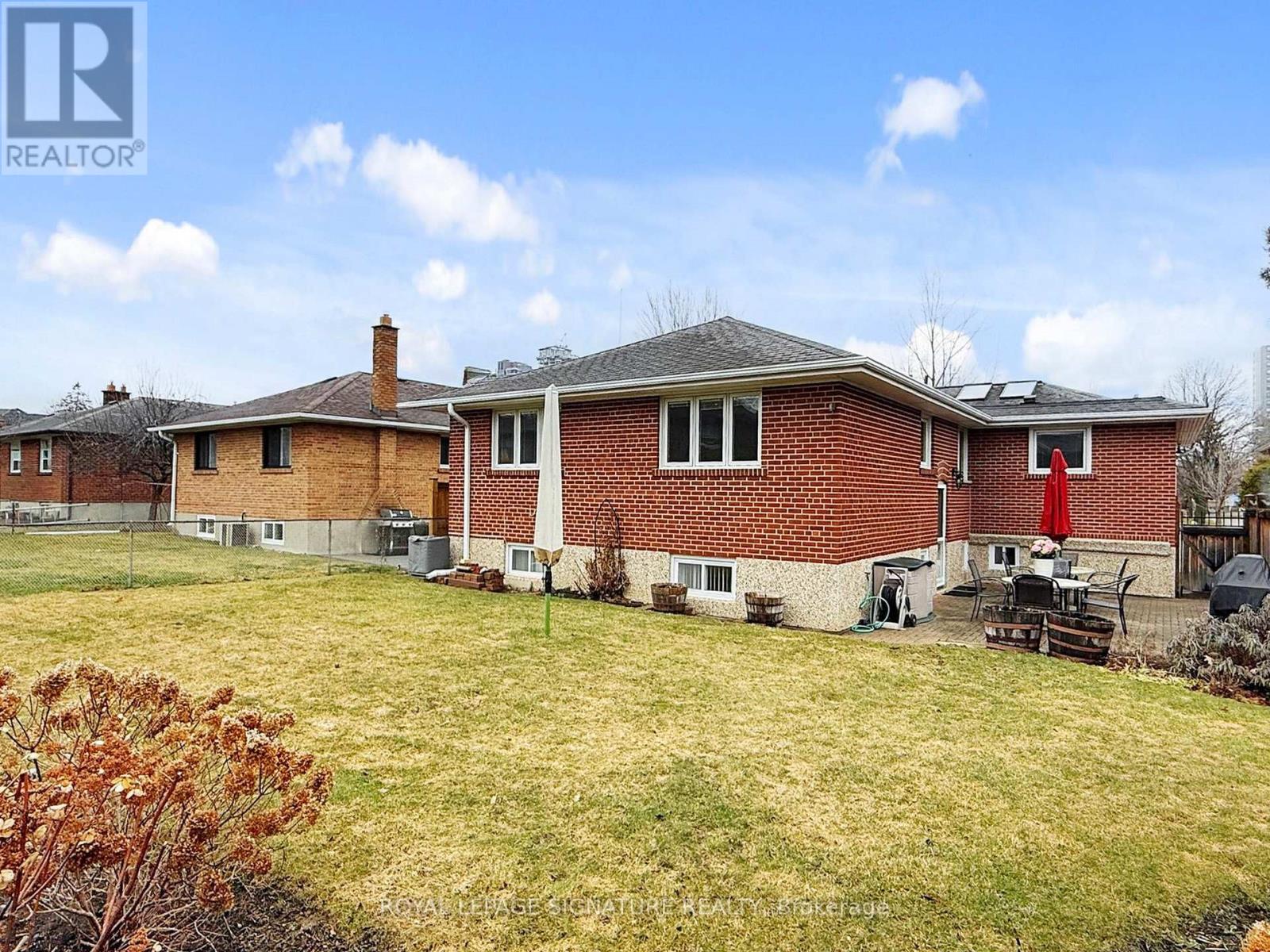 27 Knowland Drive, Toronto, Ontario  M9A 4L7 - Photo 46 - W12918110