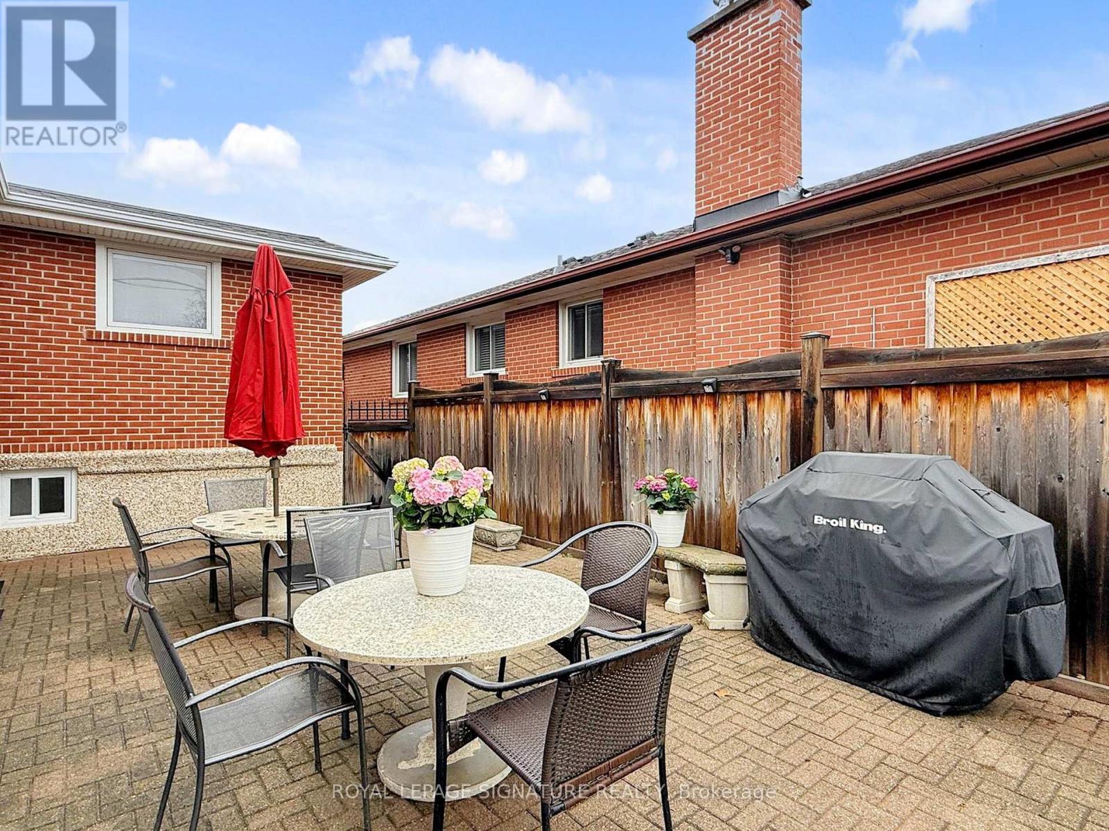 27 Knowland Drive, Toronto, Ontario  M9A 4L7 - Photo 47 - W12918110