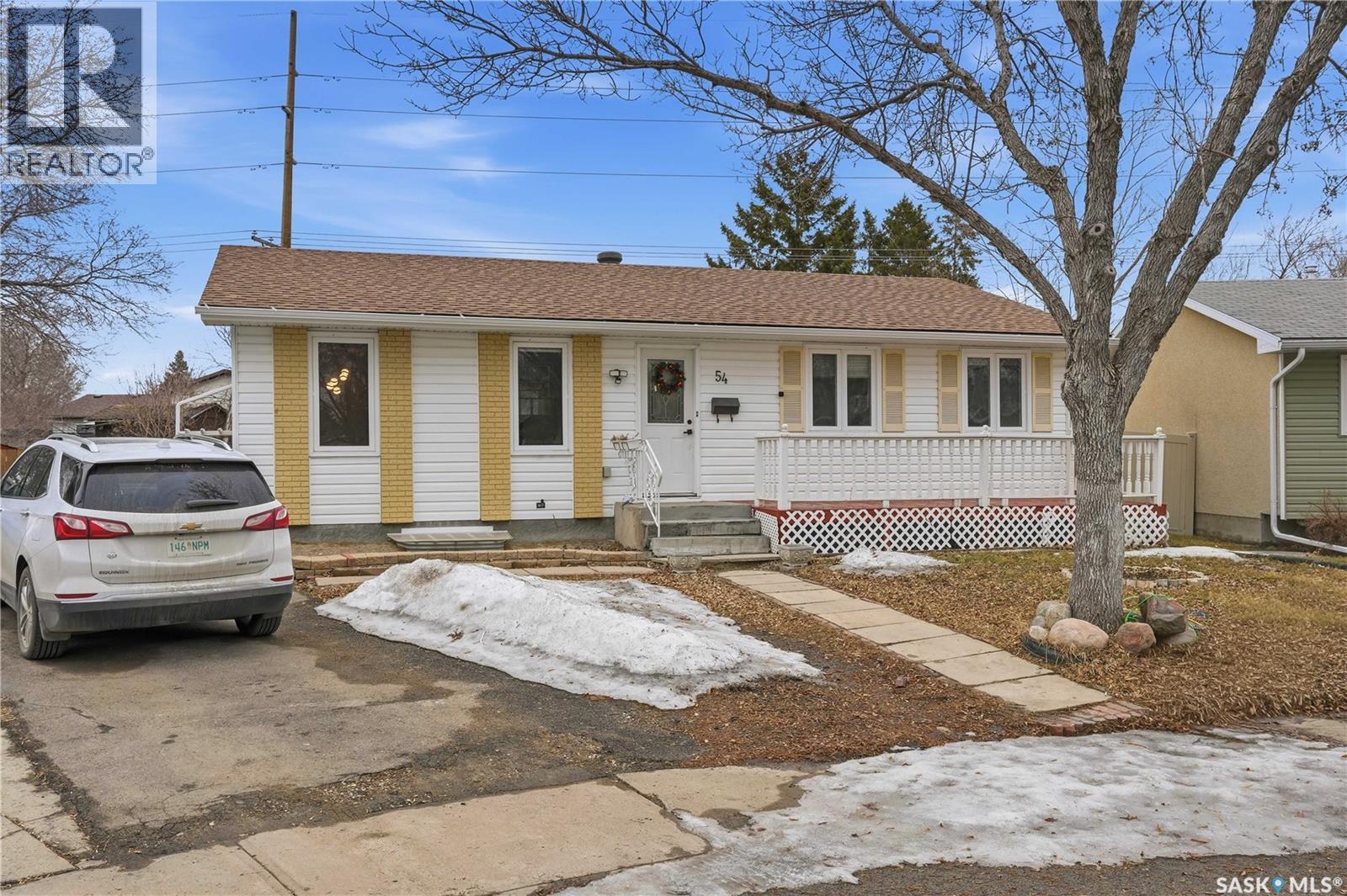 54 Scrivener Crescent, Regina, Saskatchewan  S4N 4V7 - Photo 2 - SK031238