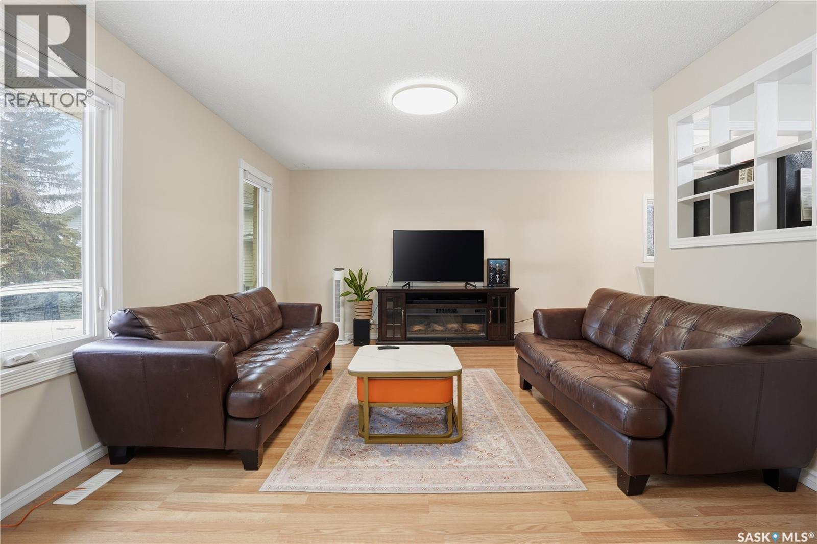 54 Scrivener Crescent, Regina, Saskatchewan  S4N 4V7 - Photo 4 - SK031238