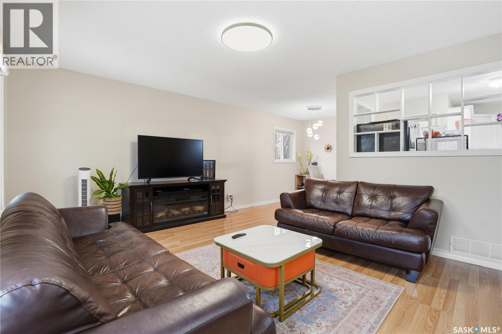 54 Scrivener Crescent, Regina, Saskatchewan  S4N 4V7 - Photo 6 - SK031238