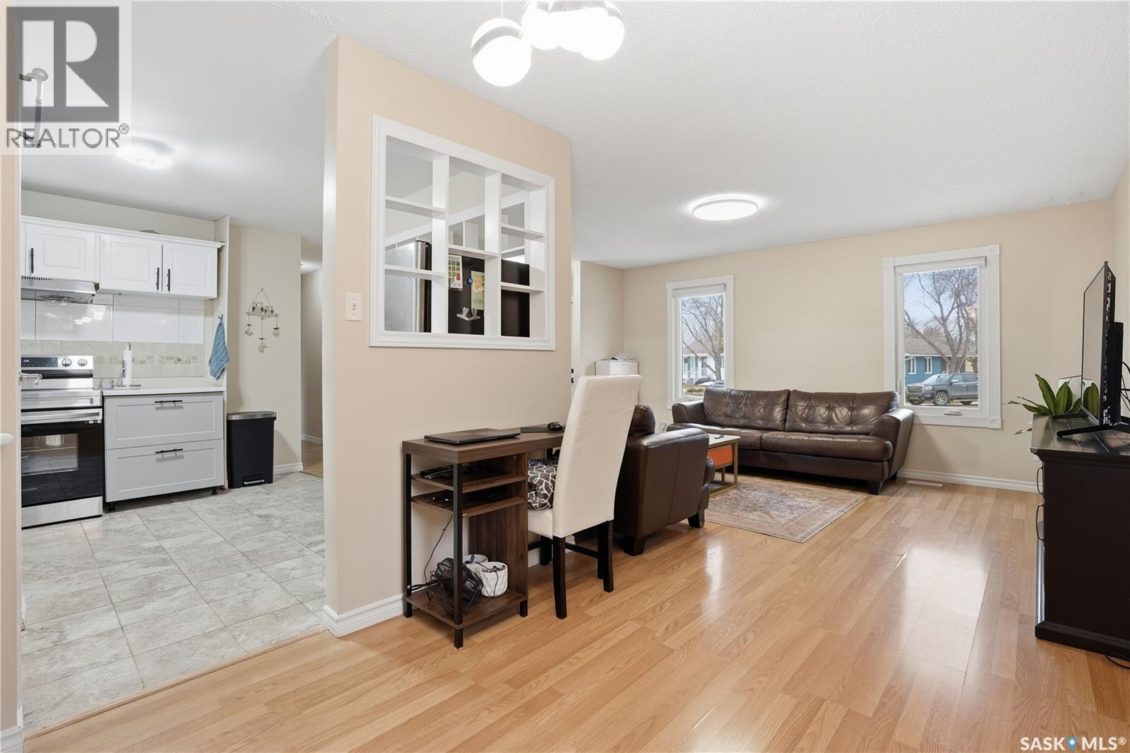 54 Scrivener Crescent, Regina, Saskatchewan  S4N 4V7 - Photo 8 - SK031238