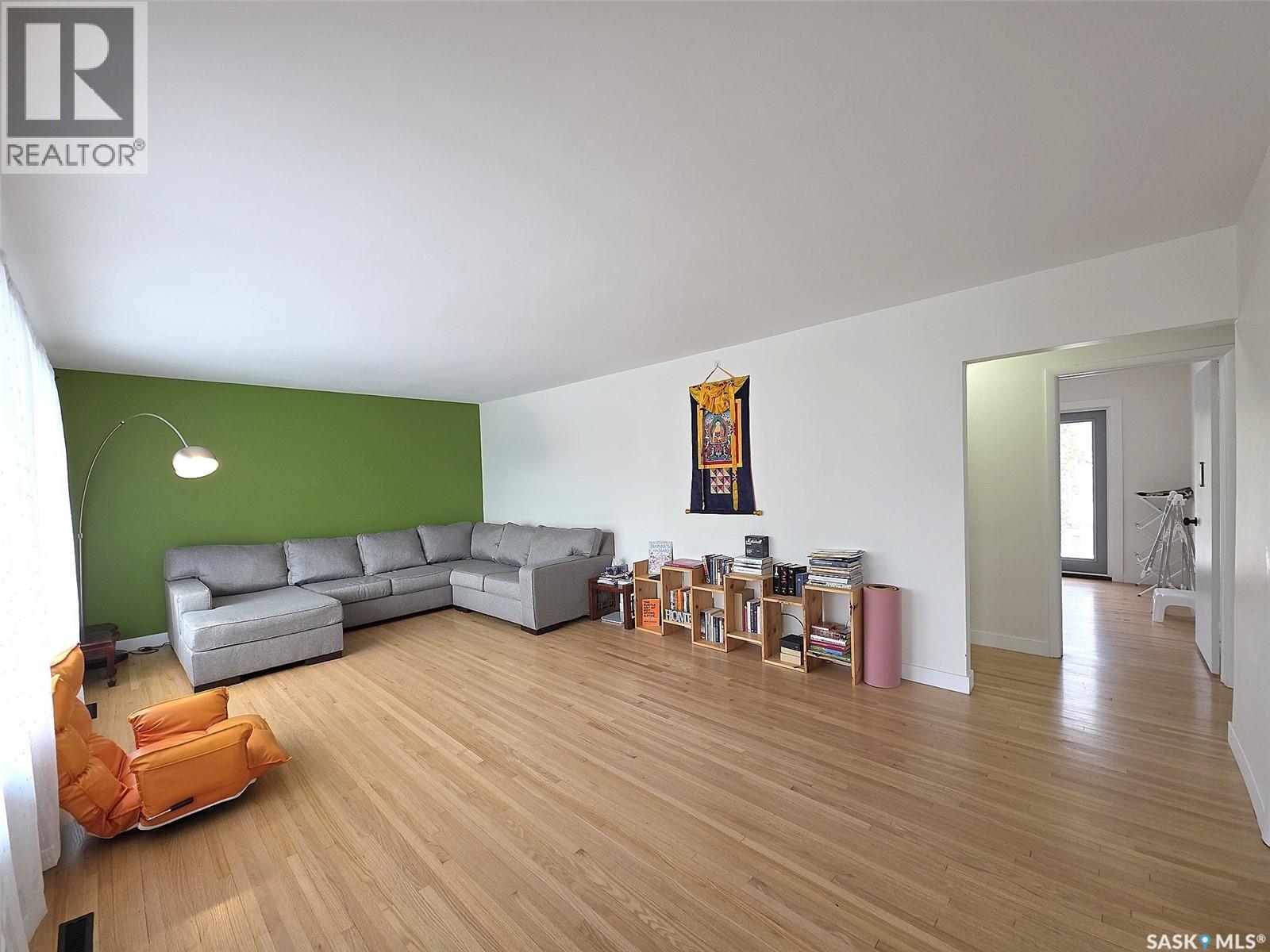 2712 Grant Road, Regina, Saskatchewan  S4S 5T5 - Photo 9 - SK031156