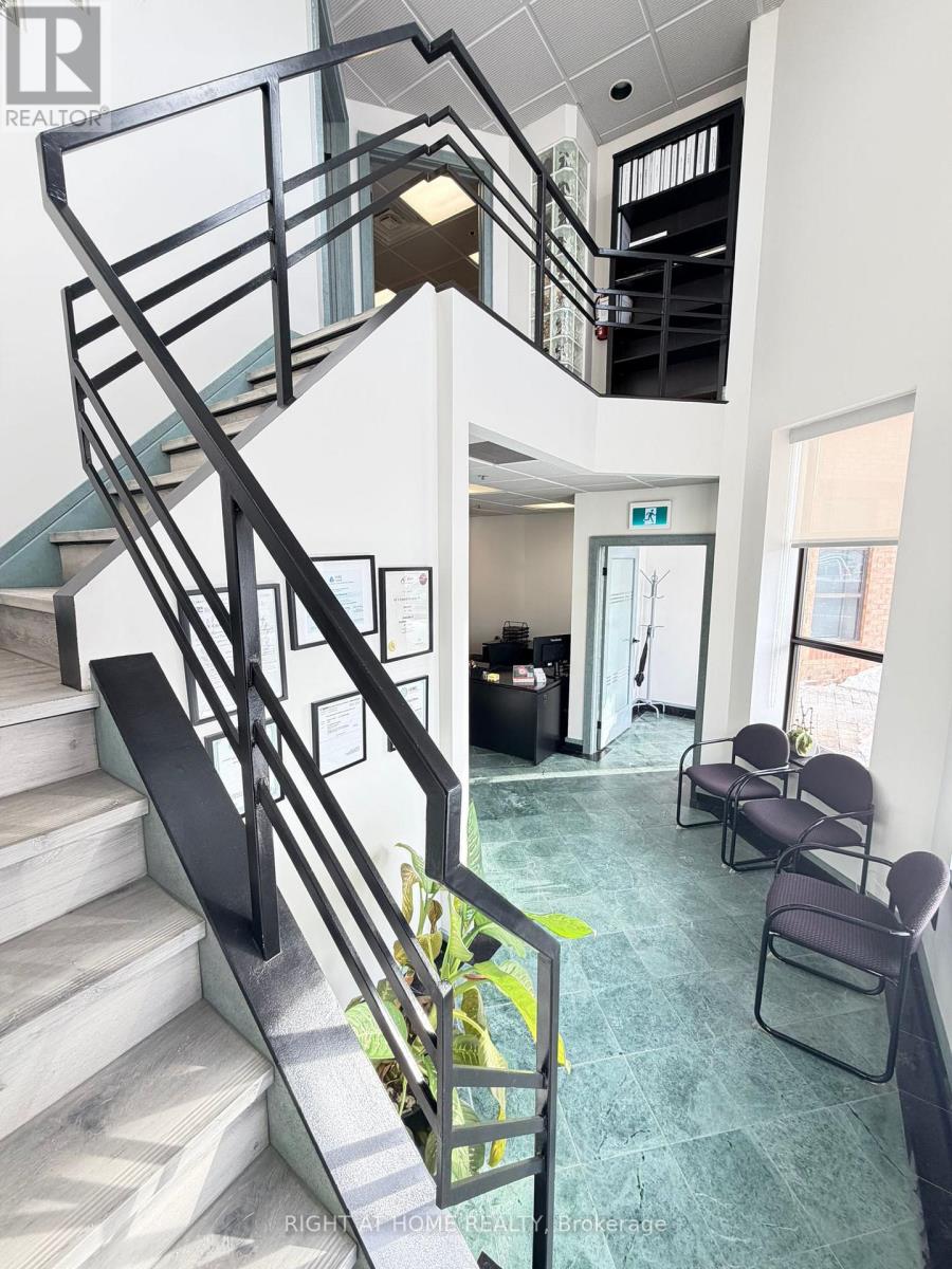 26 - 160 Applewood Crescent, Vaughan, Ontario  L4K 4H2 - Photo 10 - N12913764