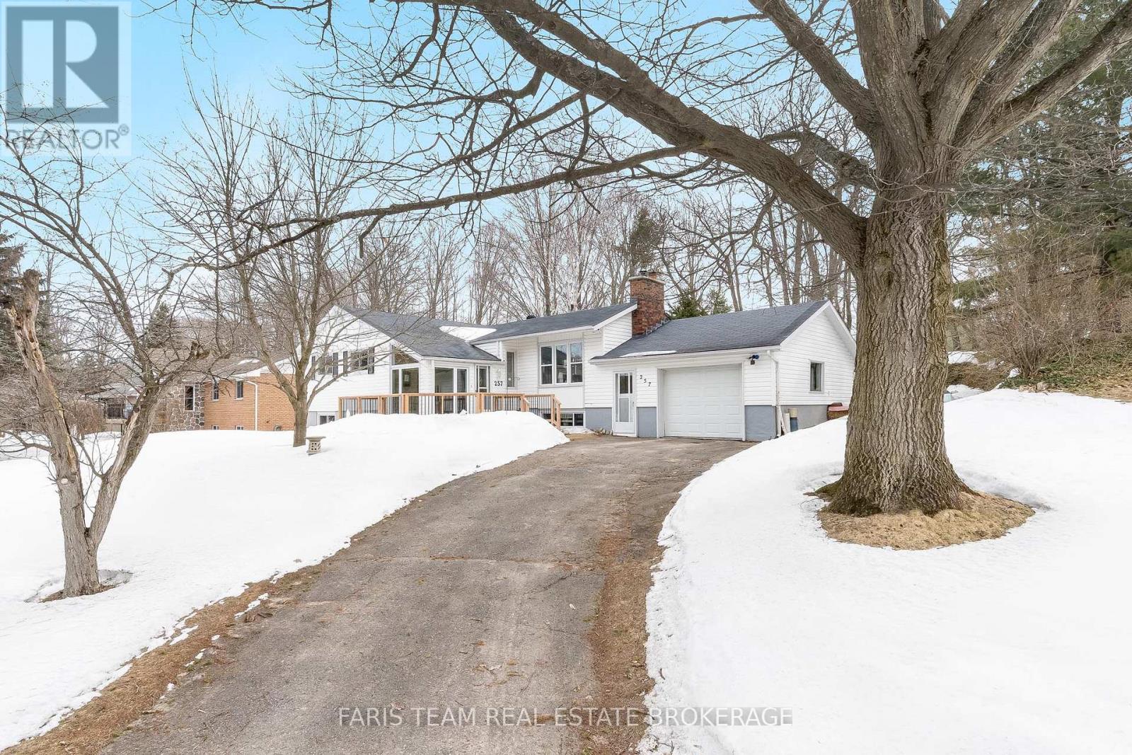 257 Church Street, Penetanguishene, Ontario  L9M 1G6 - Photo 2 - S12914072