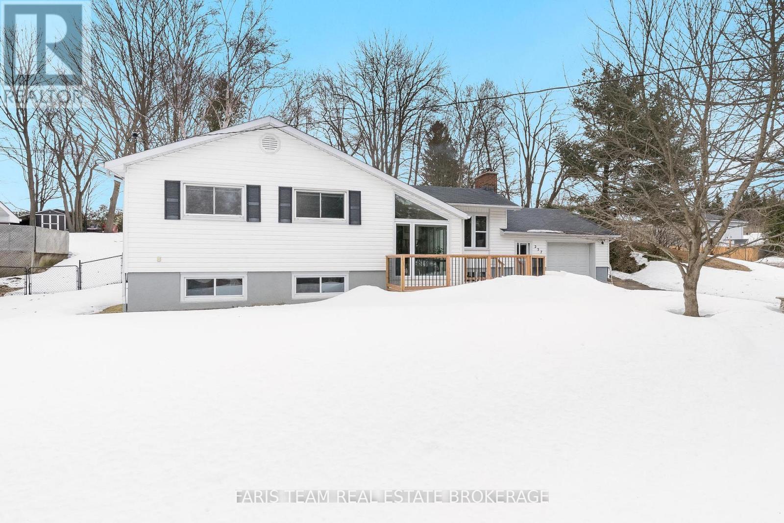 257 Church Street, Penetanguishene, Ontario  L9M 1G6 - Photo 3 - S12914072