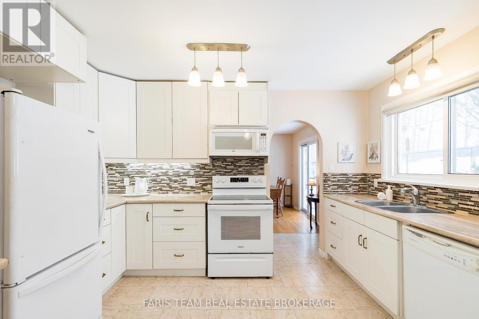 257 Church Street, Penetanguishene, Ontario  L9M 1G6 - Photo 7 - S12914072