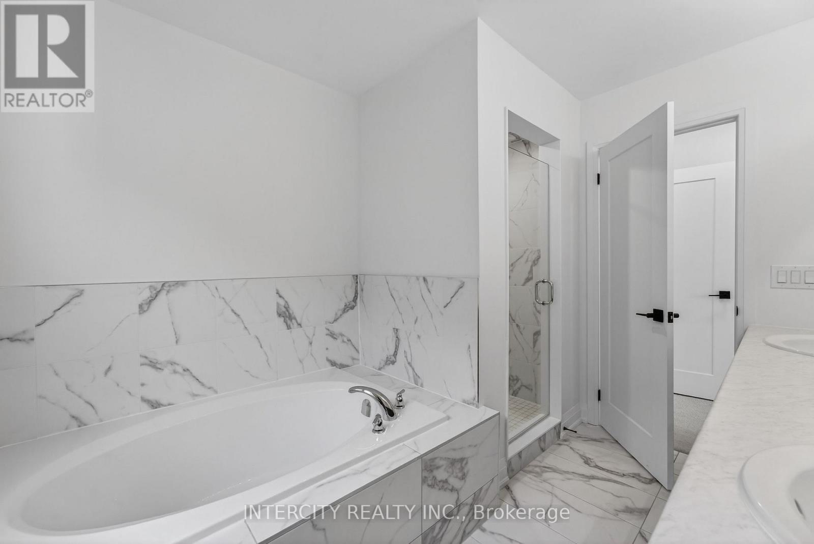 32 Legacy Circle, Wasaga Beach, Ontario L9Z 0M5 - Photo 36 - S12917002