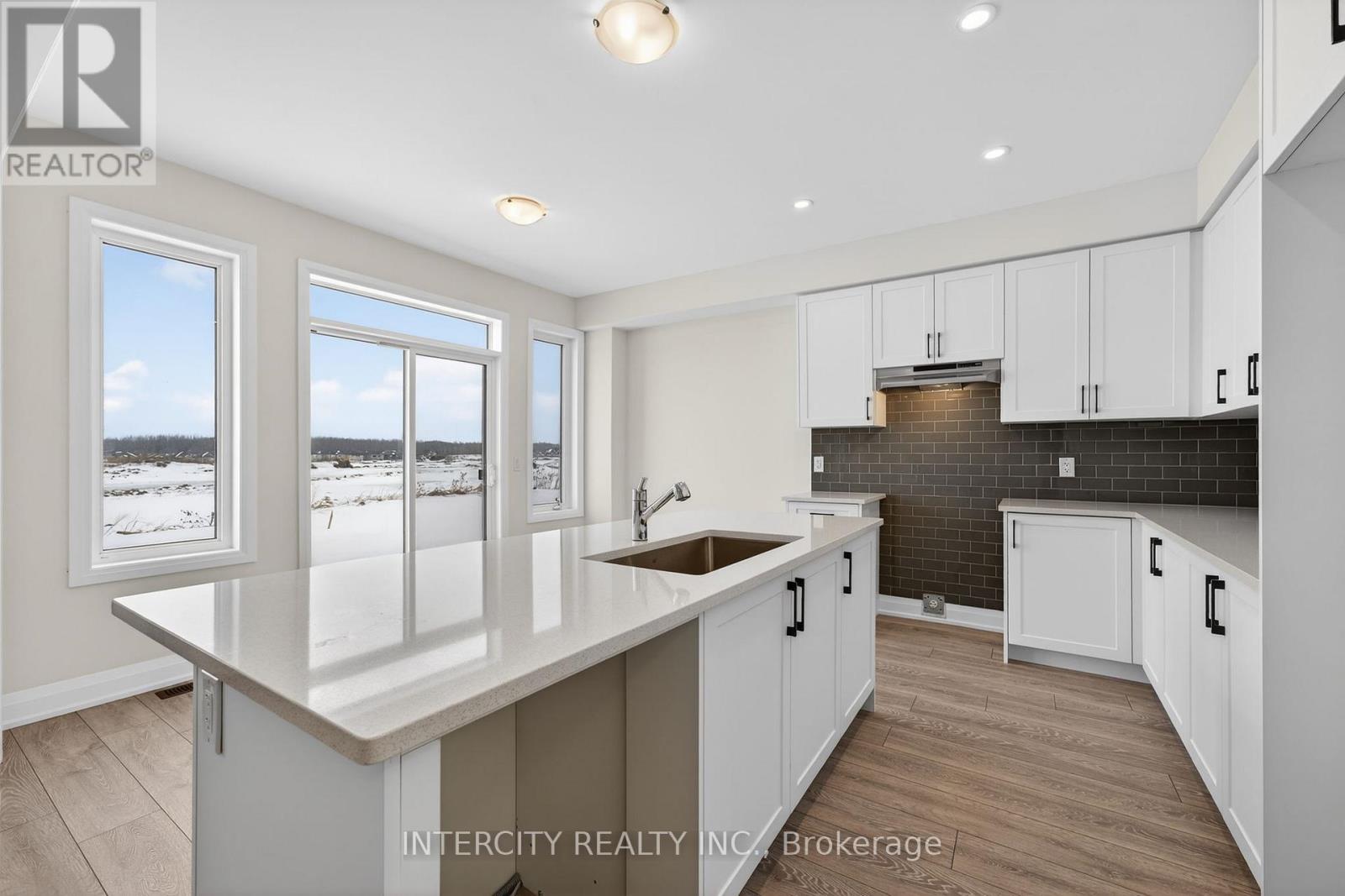 30 Legacy Circle, Wasaga Beach, Ontario  L9Z 0M5 - Photo 14 - S12916982