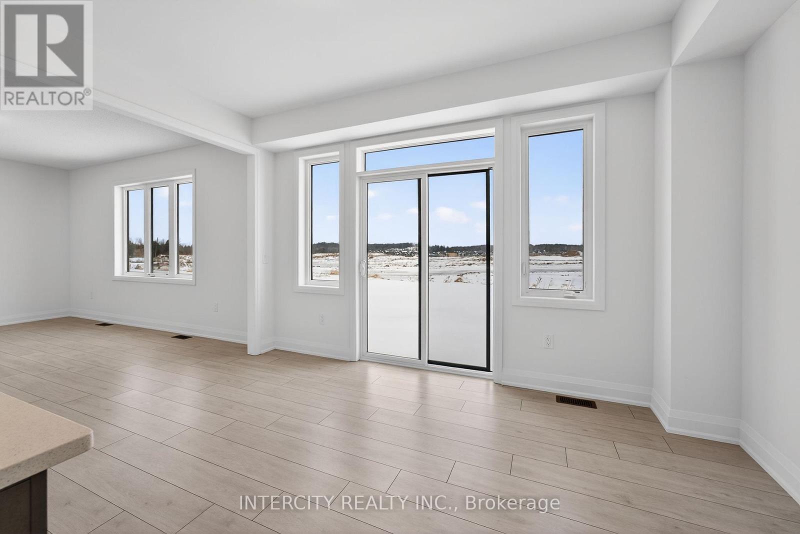 32 Legacy Circle, Wasaga Beach, Ontario L9Z 0M5 - Photo 15 - S12917002