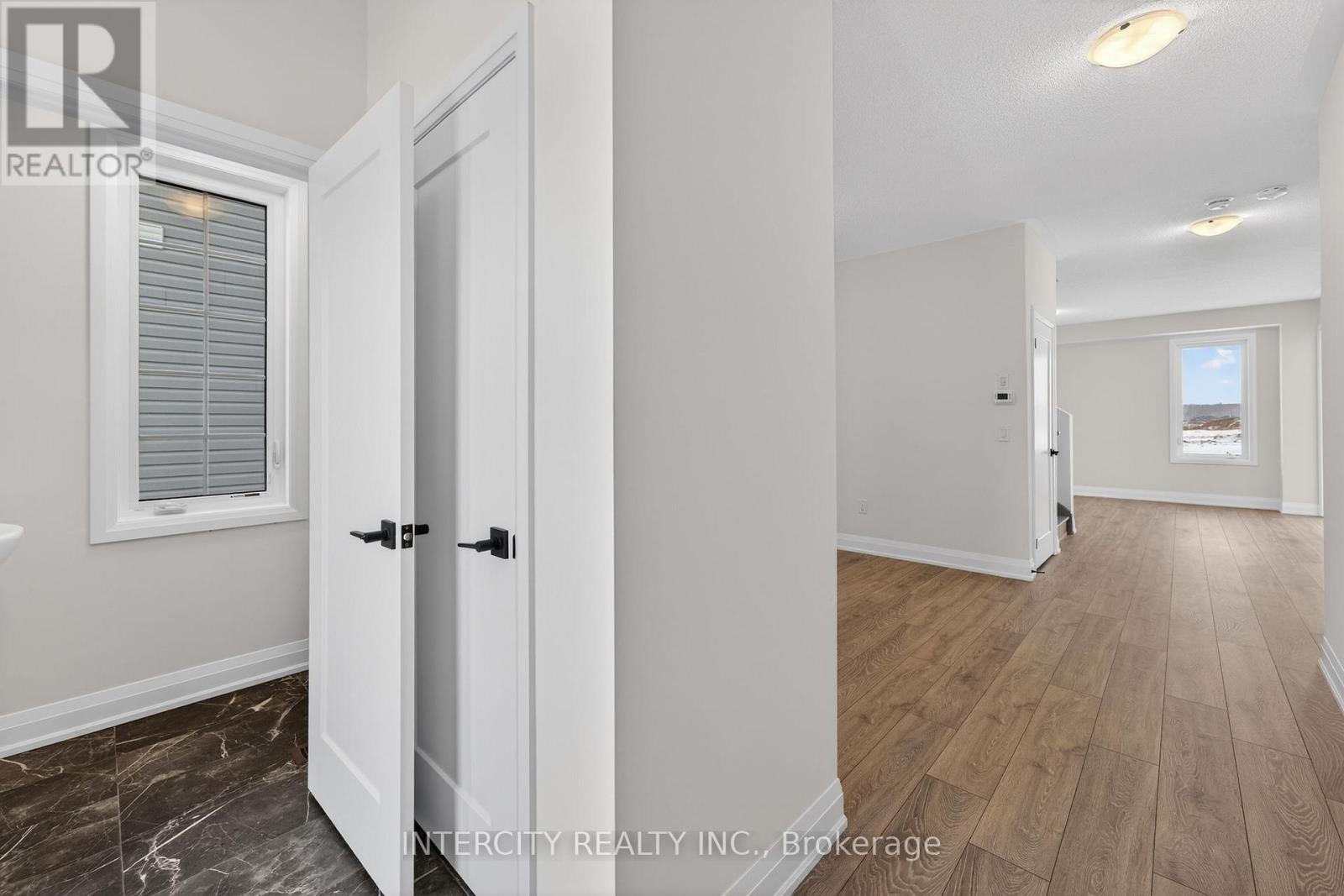 30 Legacy Circle, Wasaga Beach, Ontario  L9Z 0M5 - Photo 4 - S12916982