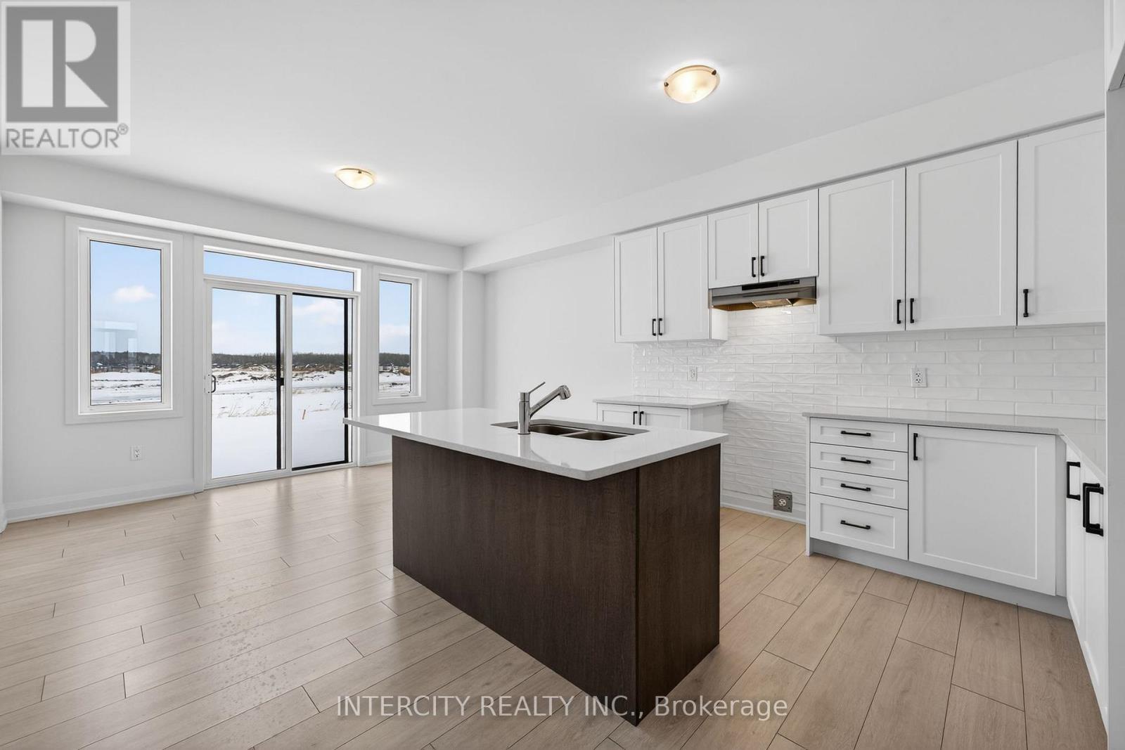 32 Legacy Circle, Wasaga Beach, Ontario L9Z 0M5 - Photo 7 - S12917002