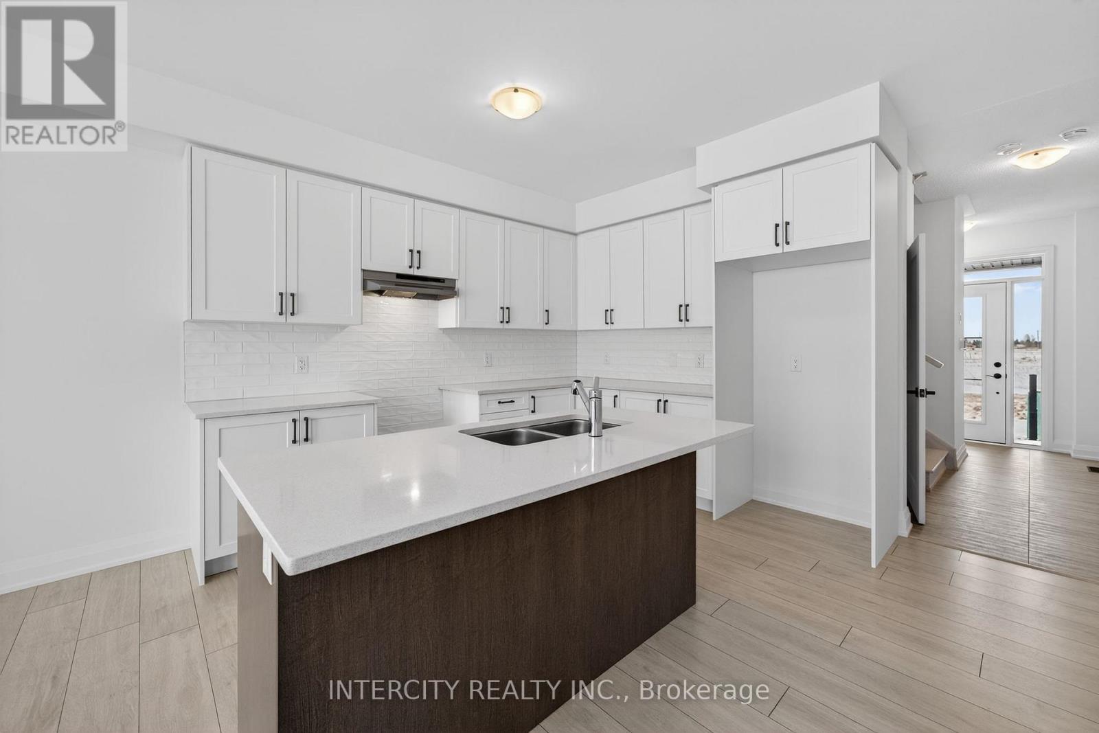 32 Legacy Circle, Wasaga Beach, Ontario L9Z 0M5 - Photo 10 - S12917002