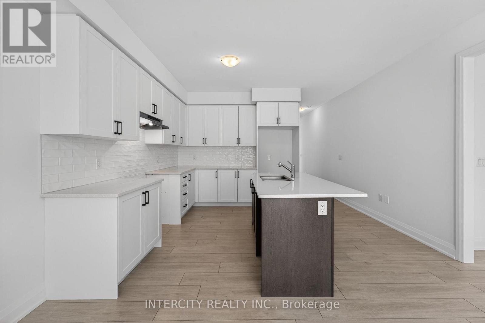 32 Legacy Circle, Wasaga Beach, Ontario L9Z 0M5 - Photo 11 - S12917002