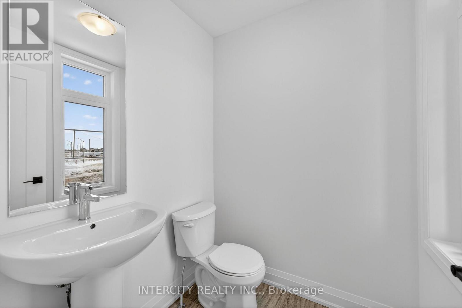 32 Legacy Circle, Wasaga Beach, Ontario L9Z 0M5 - Photo 5 - S12917002