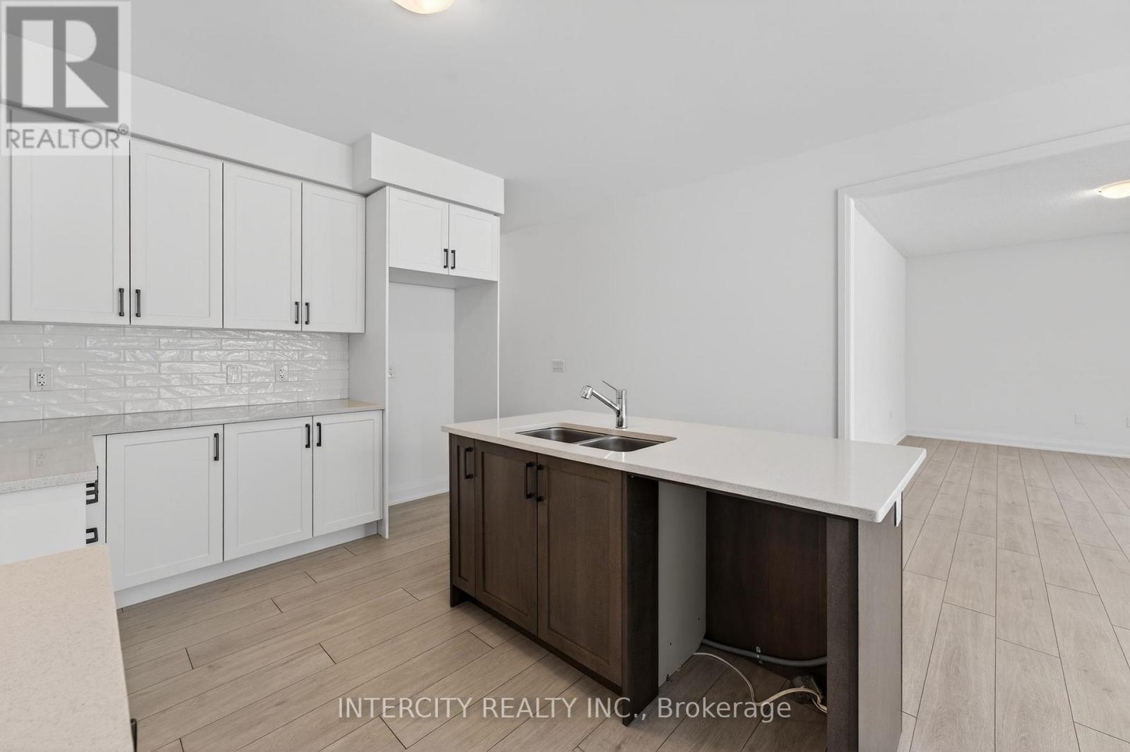 32 Legacy Circle, Wasaga Beach, Ontario L9Z 0M5 - Photo 13 - S12917002