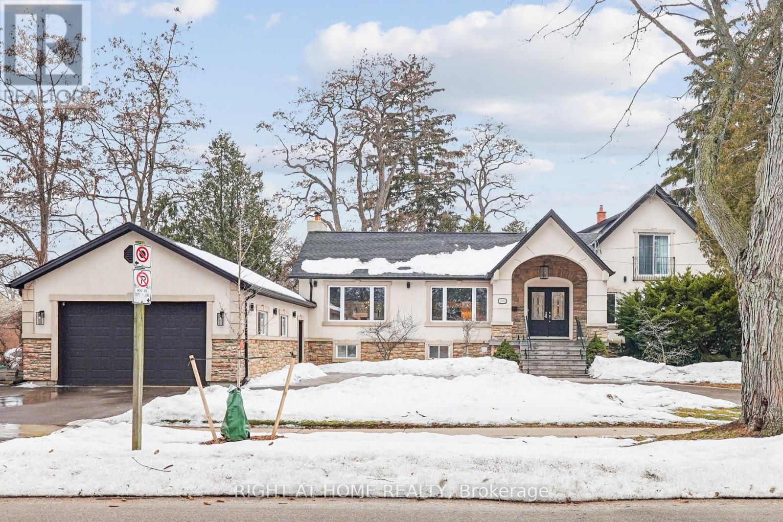 2090 Stonehouse Crescent, Mississauga, Ontario  L5H 3J1 - Photo 4 - W12874118