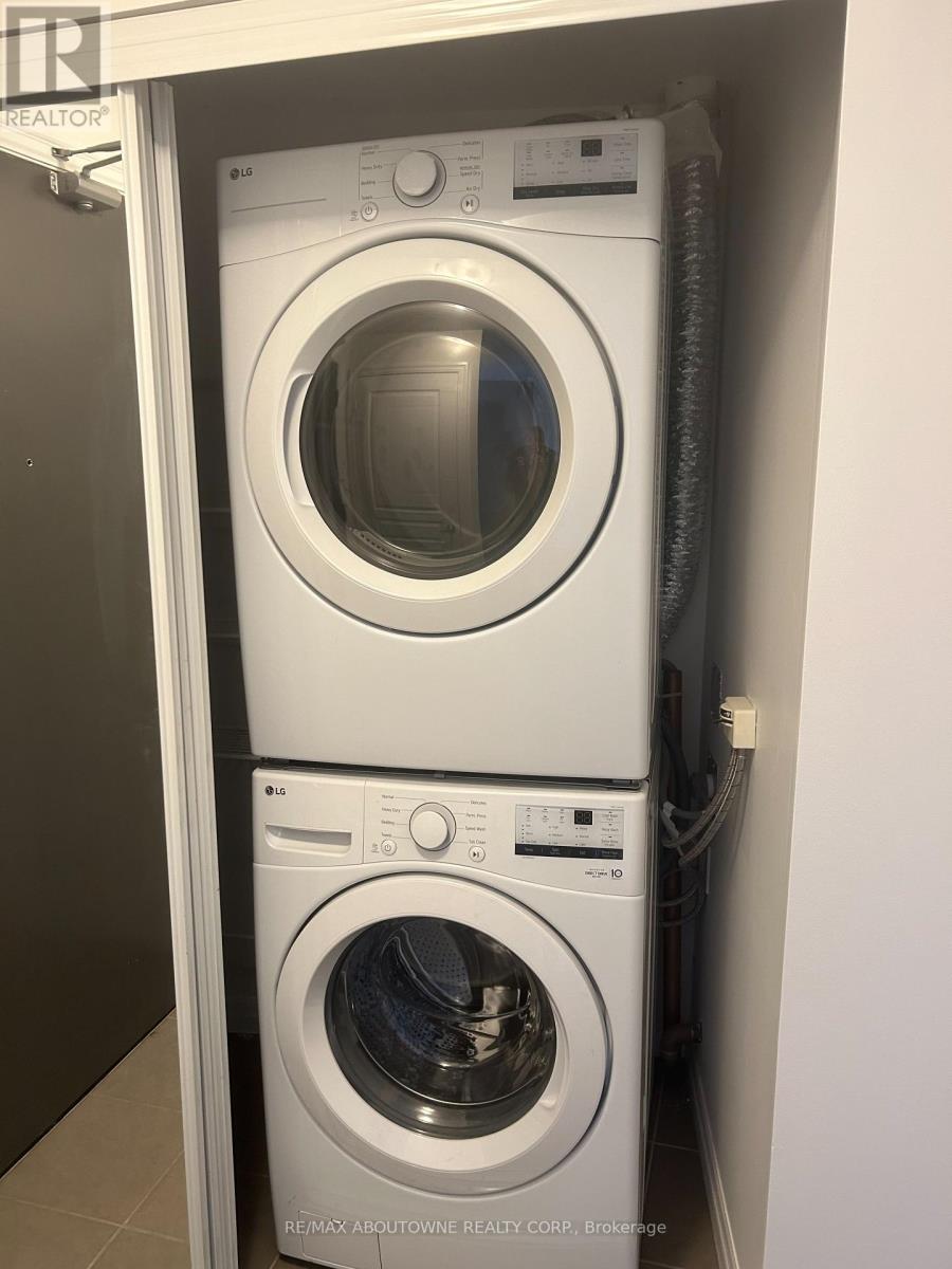 3306 - 223 Webb Drive, Mississauga (City Centre), Ontario  L5B 0E8 - Photo 21 - W12913224