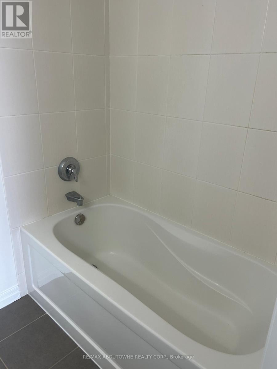 3306 - 223 Webb Drive, Mississauga (City Centre), Ontario  L5B 0E8 - Photo 16 - W12913224