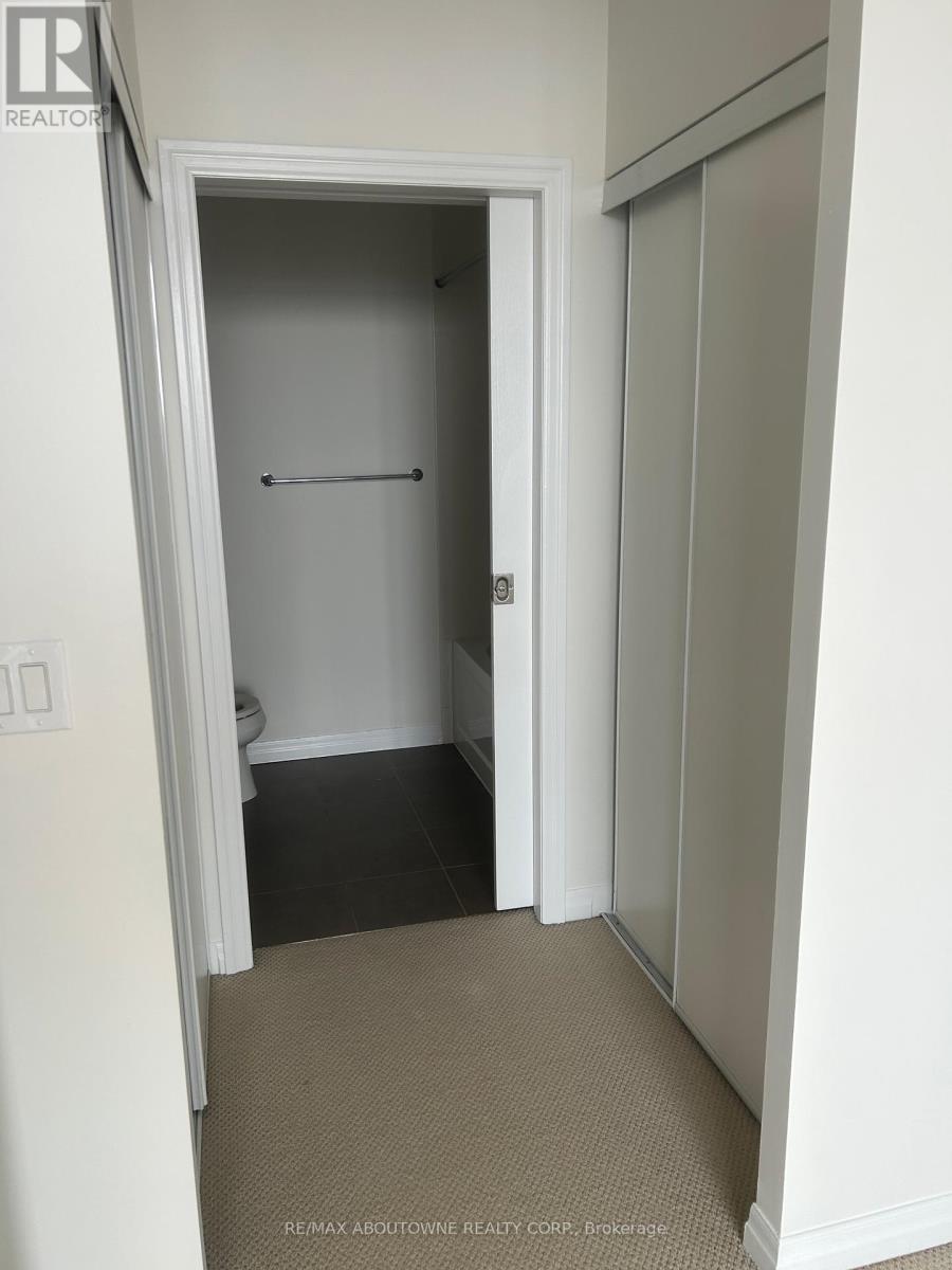 3306 - 223 Webb Drive, Mississauga (City Centre), Ontario  L5B 0E8 - Photo 18 - W12913224