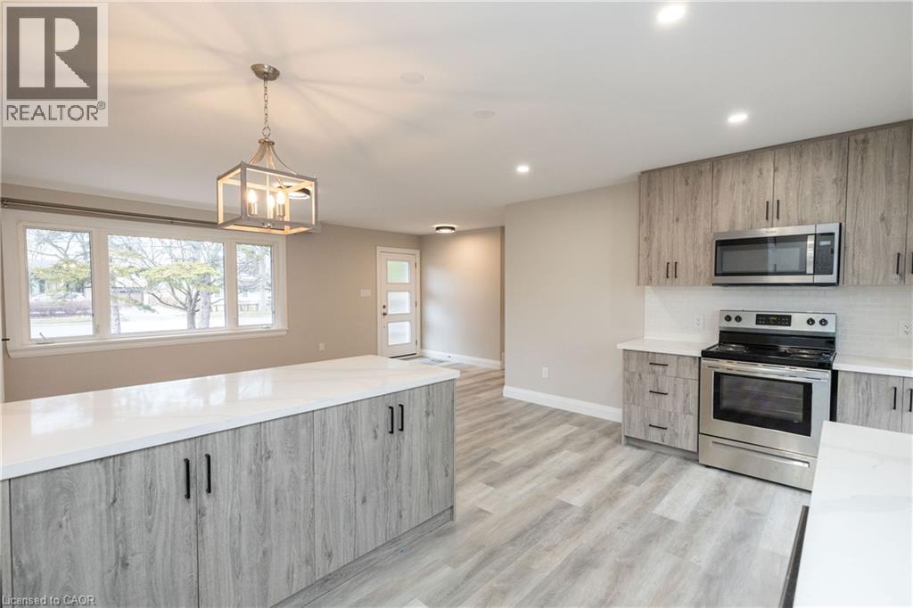 402 Third Line, Oakville, Ontario  L6L 4A5 - Photo 6 - 40810723