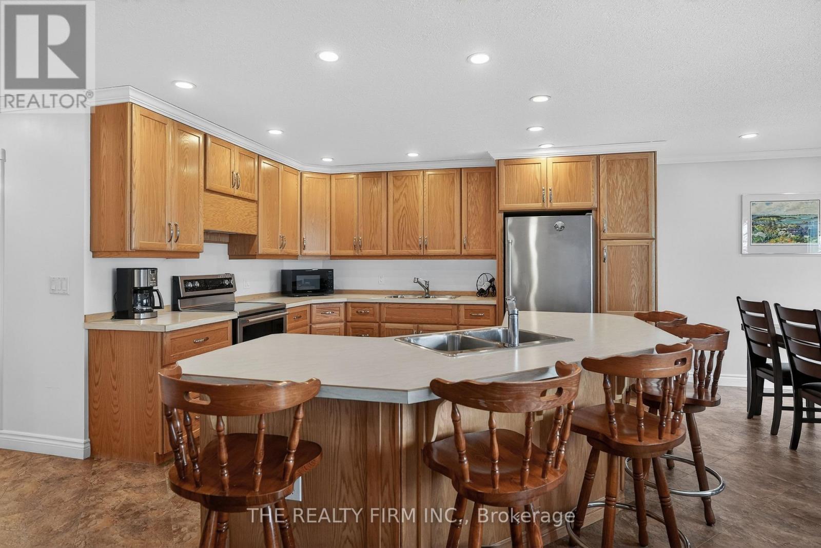 4084 Bluepoint Drive, Plympton-Wyoming, Ontario  N0N 1J6 - Photo 4 - X12918402