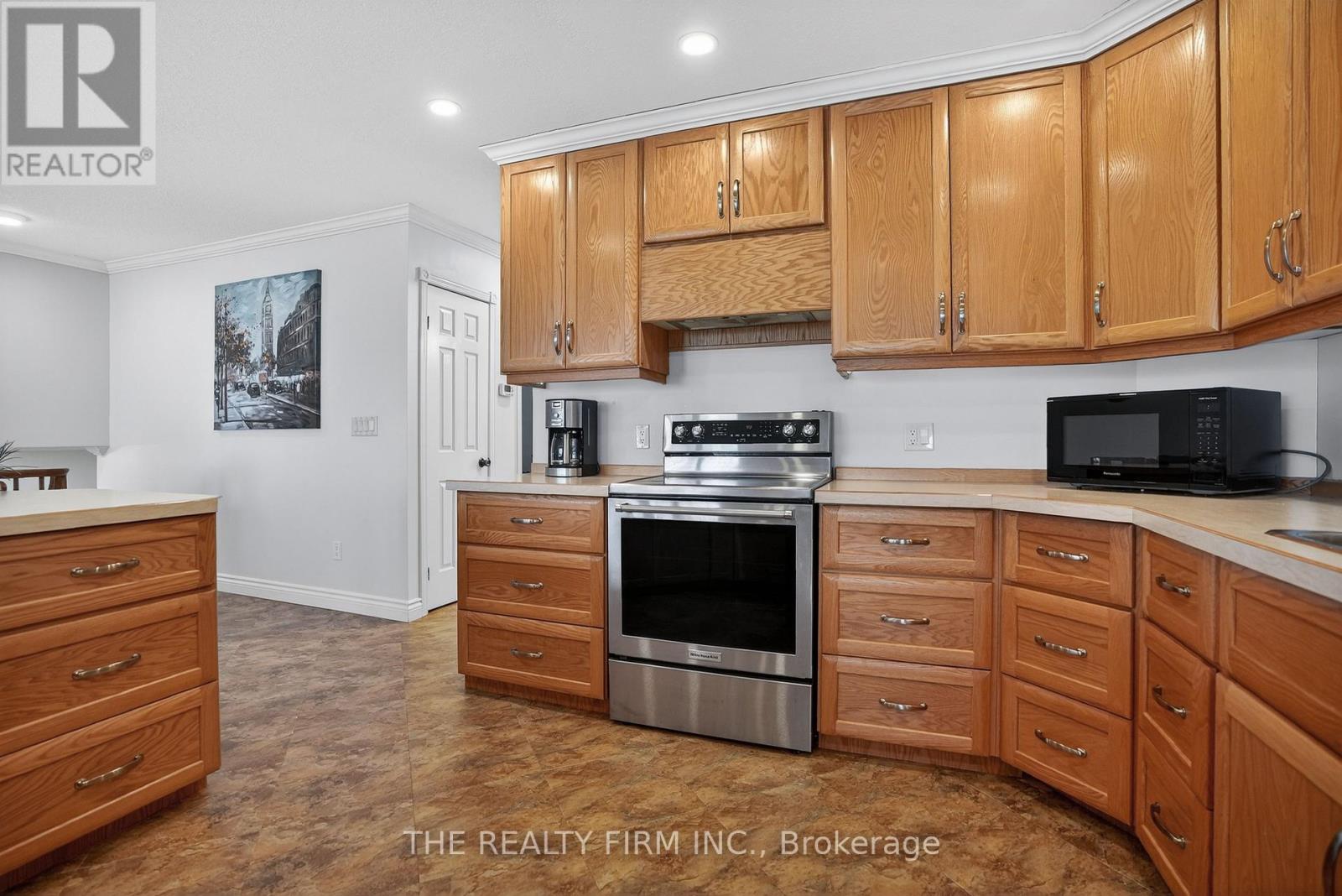 4084 Bluepoint Drive, Plympton-Wyoming, Ontario  N0N 1J6 - Photo 6 - X12918402