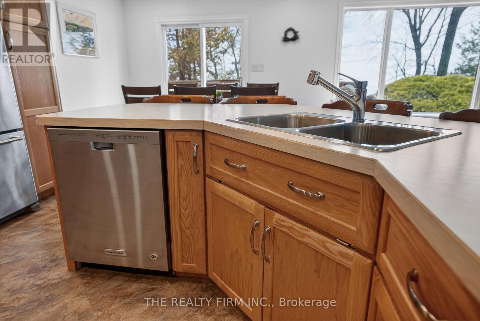 4084 Bluepoint Drive, Plympton-Wyoming, Ontario  N0N 1J6 - Photo 7 - X12918402