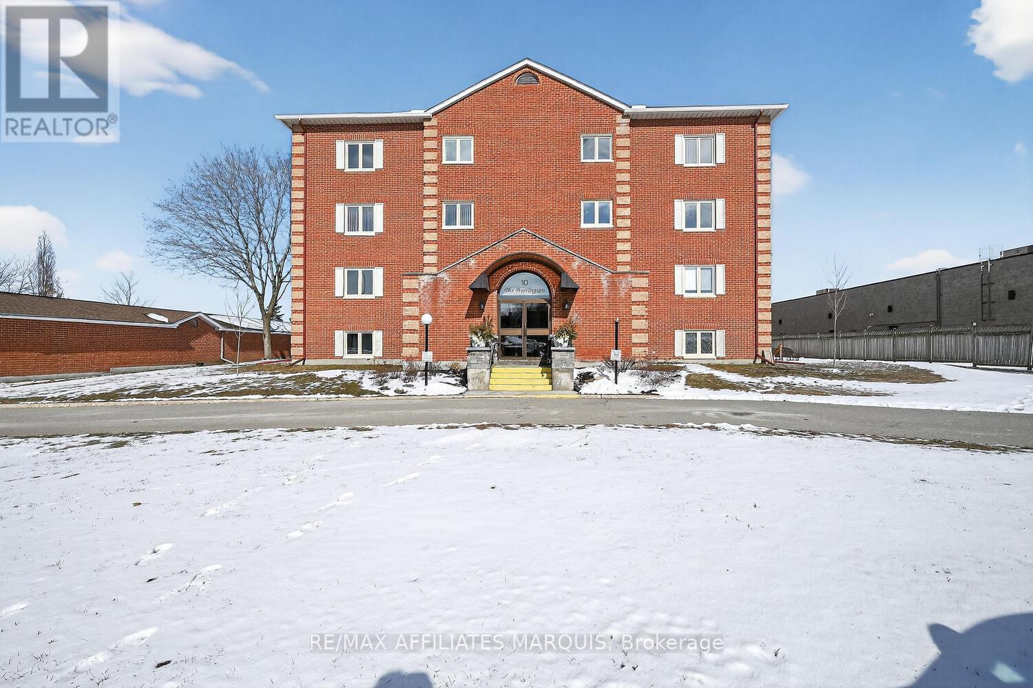 304 - 10 Armstrong Drive, Smiths Falls, Ontario  K7A 5H8 - Photo 4 - X12918238