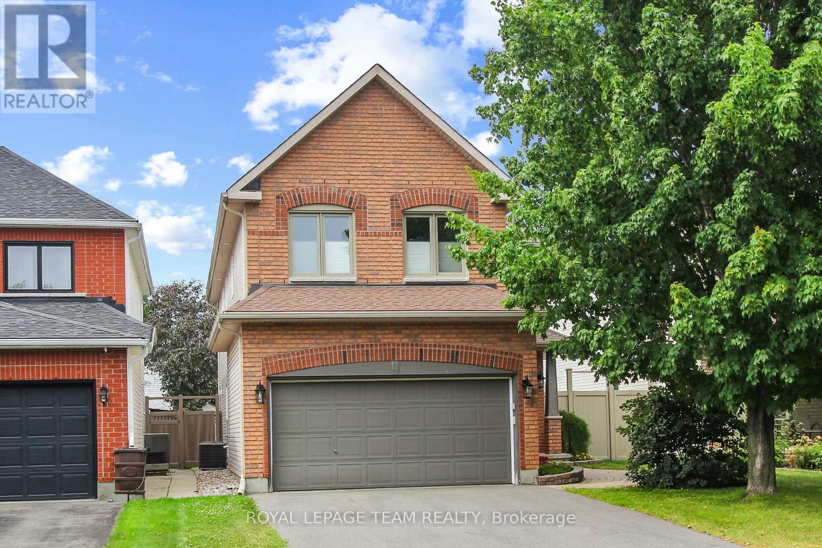 11 Vermont Avenue, Ottawa, Ontario  K2G 6J6 - Photo 2 - X12918274