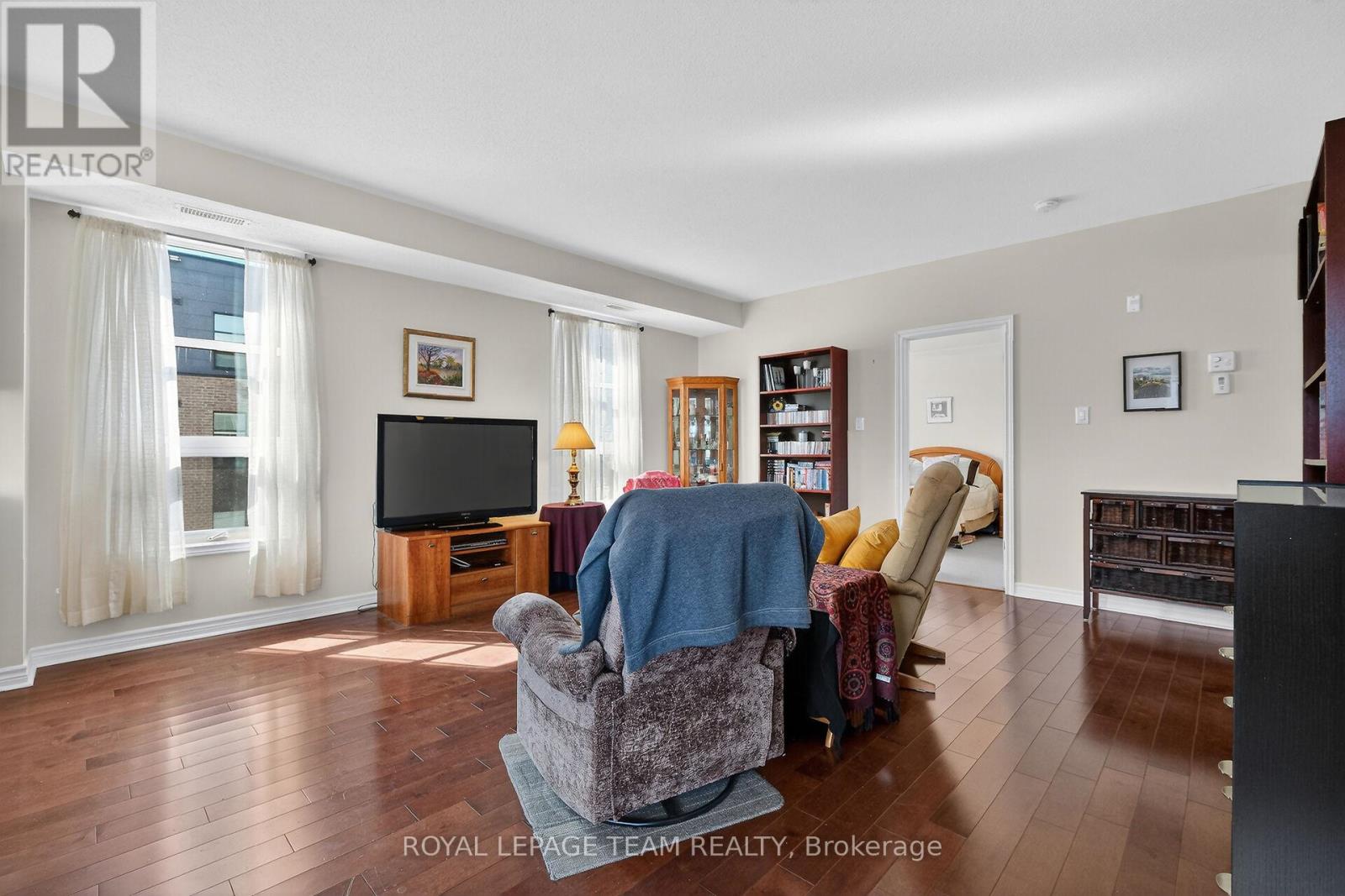 302 - 100 Montblanc Private, Ottawa, Ontario  K1C 0B2 - Photo 12 - X12918360