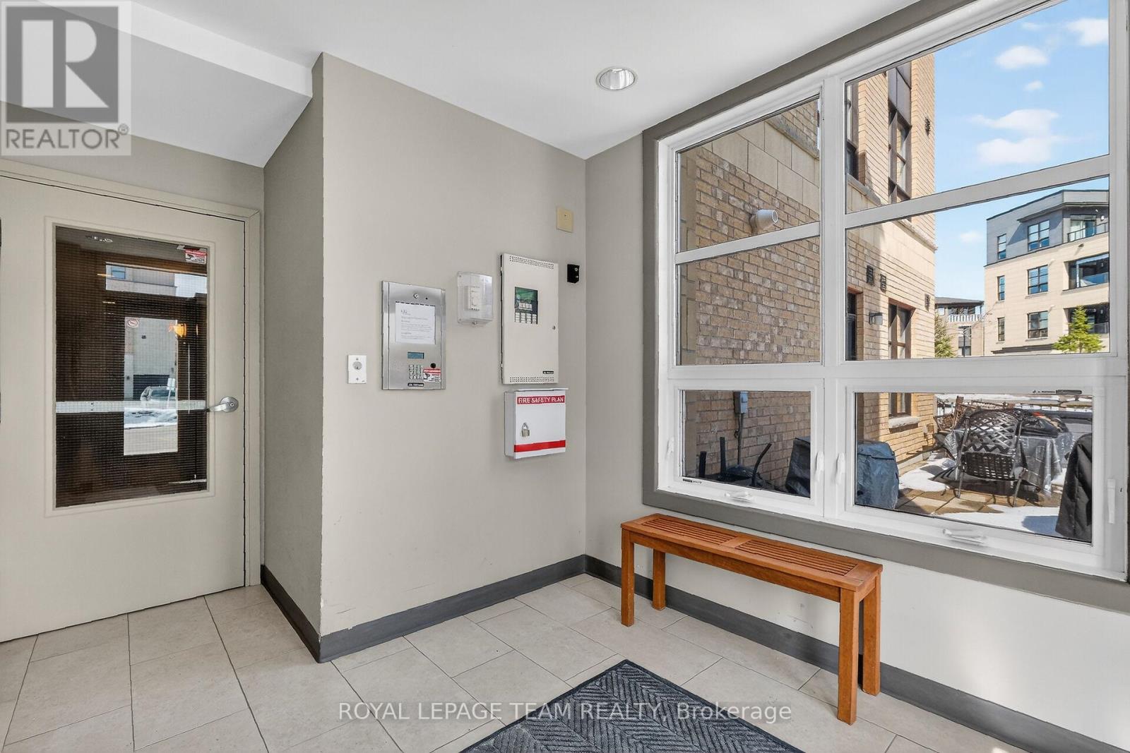 302 - 100 Montblanc Private, Ottawa, Ontario  K1C 0B2 - Photo 4 - X12918360