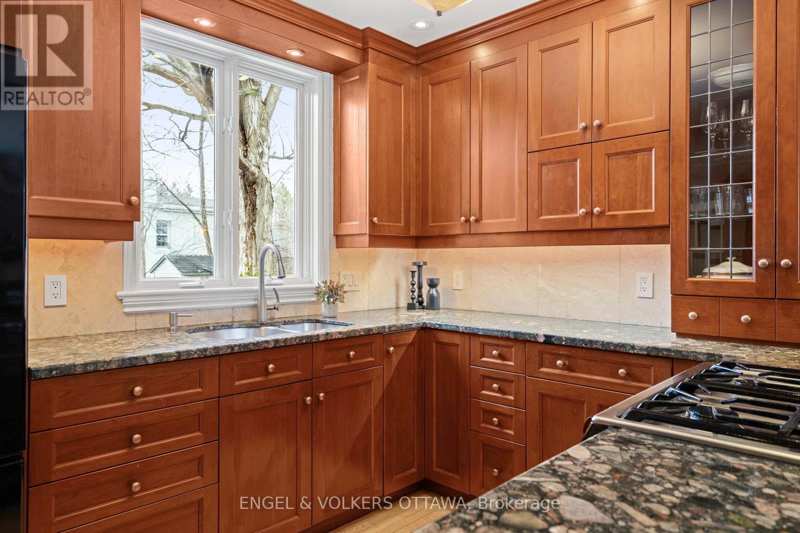 96 Helena Street, Ottawa, Ontario  K1Y 3N1 - Photo 17 - X12918376