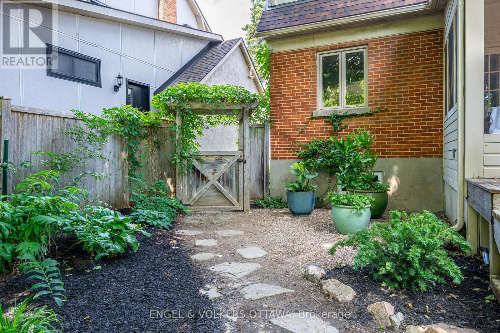 96 Helena Street, Ottawa, Ontario  K1Y 3N1 - Photo 41 - X12918376