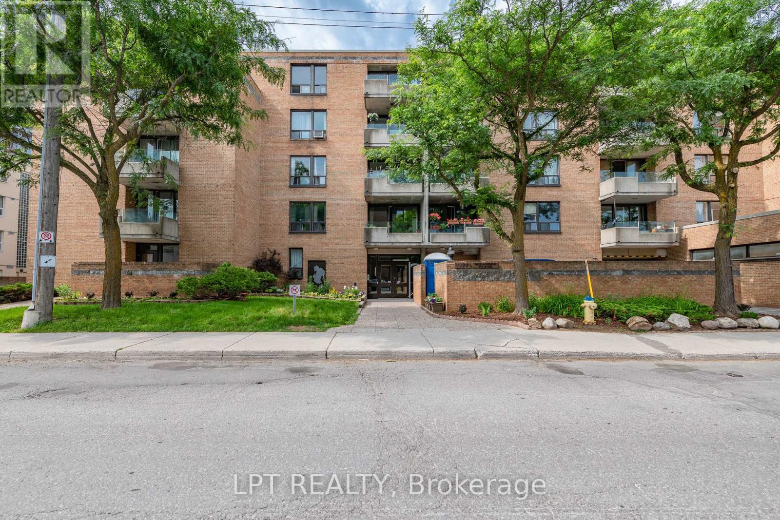 #206 - 1177 Belanger Avenue, Ottawa, Ontario K1H 8N7 - Photo 1 - X12918384