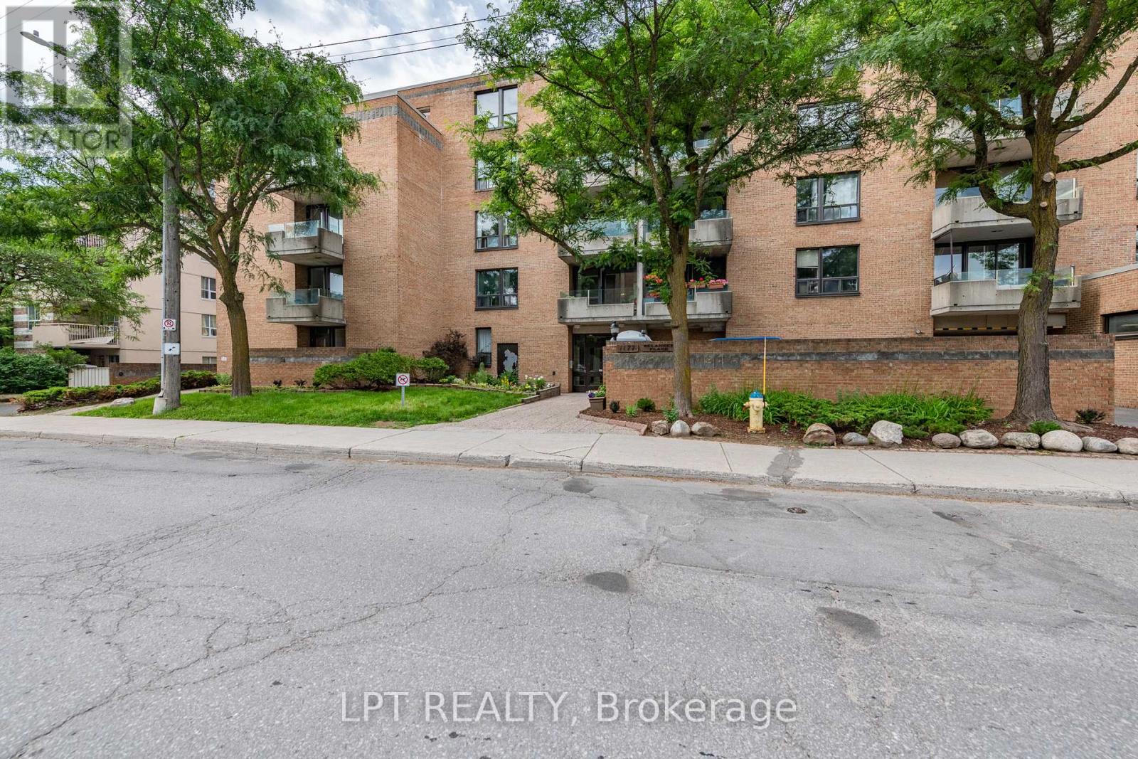 #206 - 1177 Belanger Avenue, Ottawa, Ontario K1H 8N7 - Photo 2 - X12918384