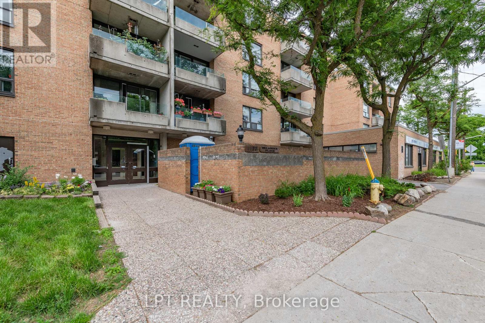 #206 - 1177 Belanger Avenue, Ottawa, Ontario K1H 8N7 - Photo 3 - X12918384