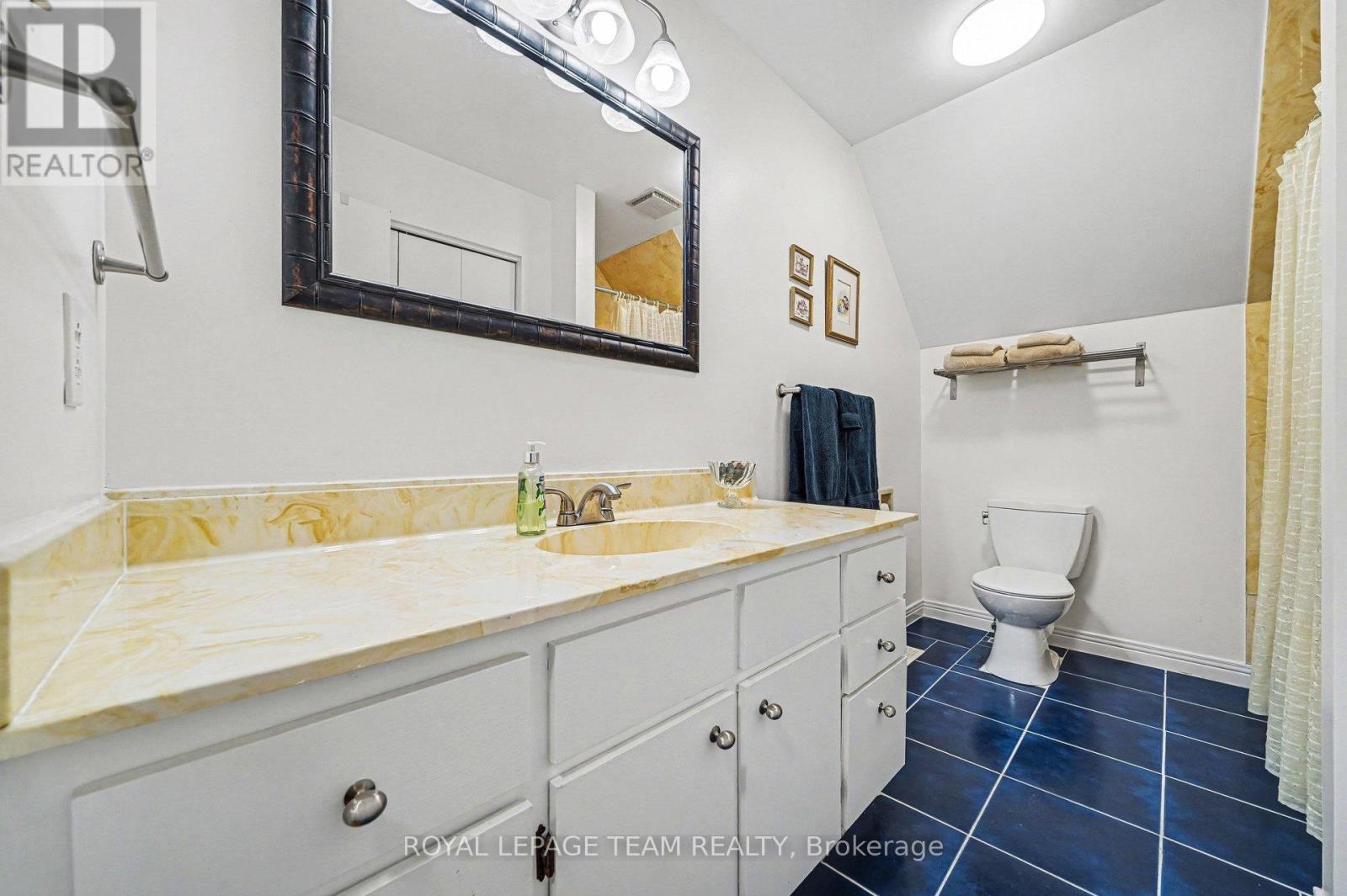 10458 Loughlin Ridge Road, North Dundas, Ontario  K0E 1S0 - Photo 16 - X12918474