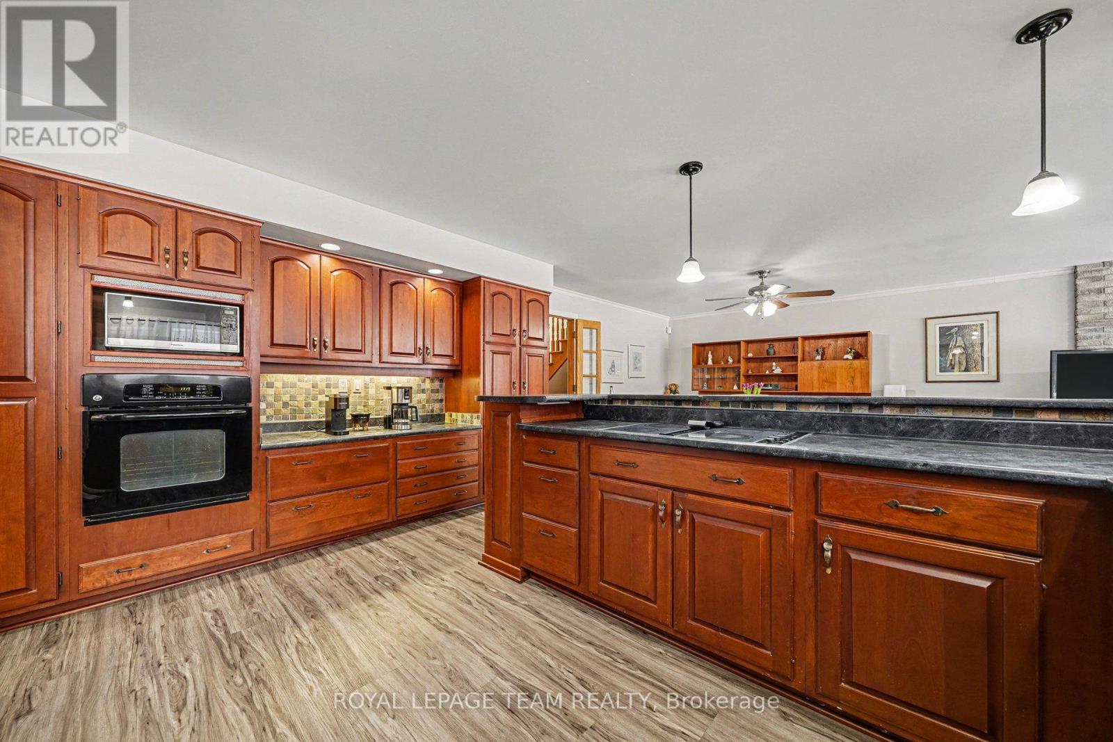 10458 Loughlin Ridge Road, North Dundas, Ontario  K0E 1S0 - Photo 7 - X12918474