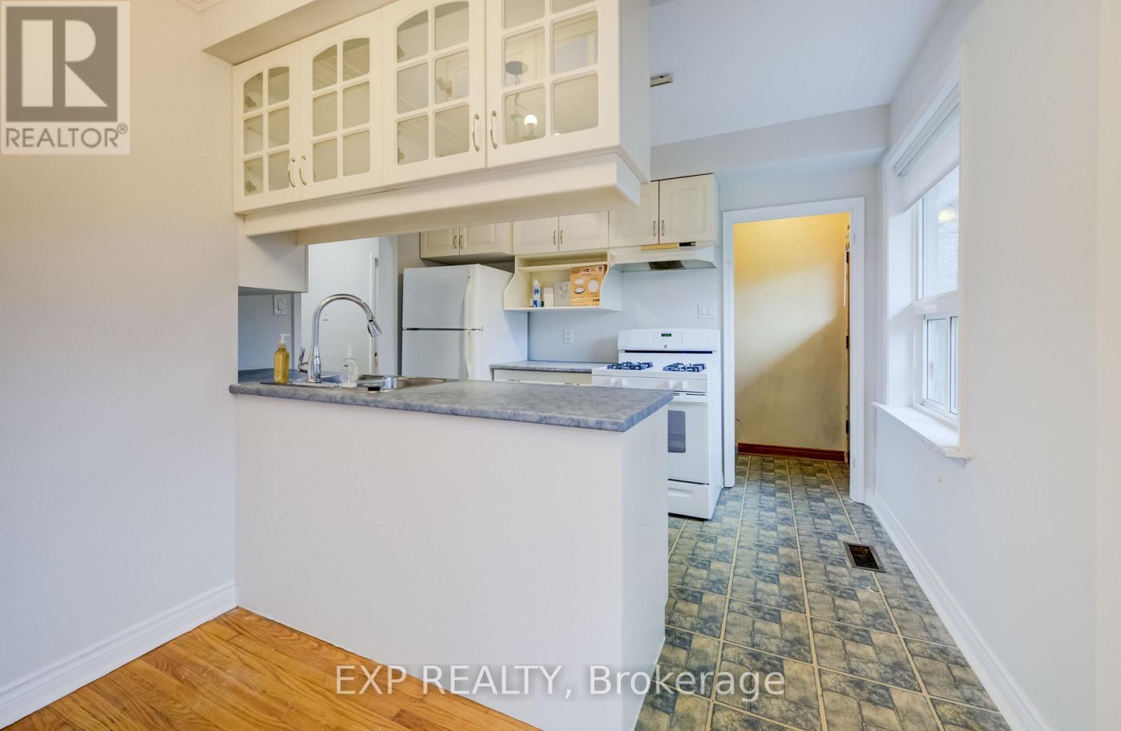 542 Trudale Court, Oakville, Ontario  L6L 4H1 - Photo 10 - W12918300