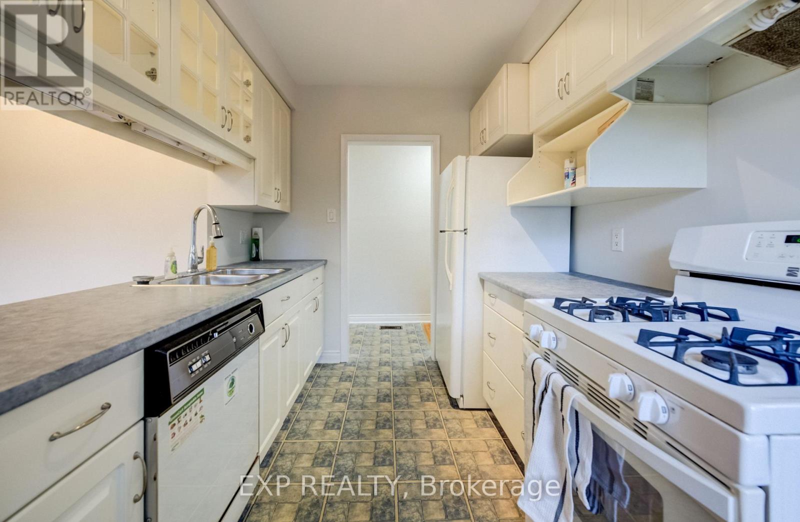 542 Trudale Court, Oakville, Ontario  L6L 4H1 - Photo 11 - W12918300