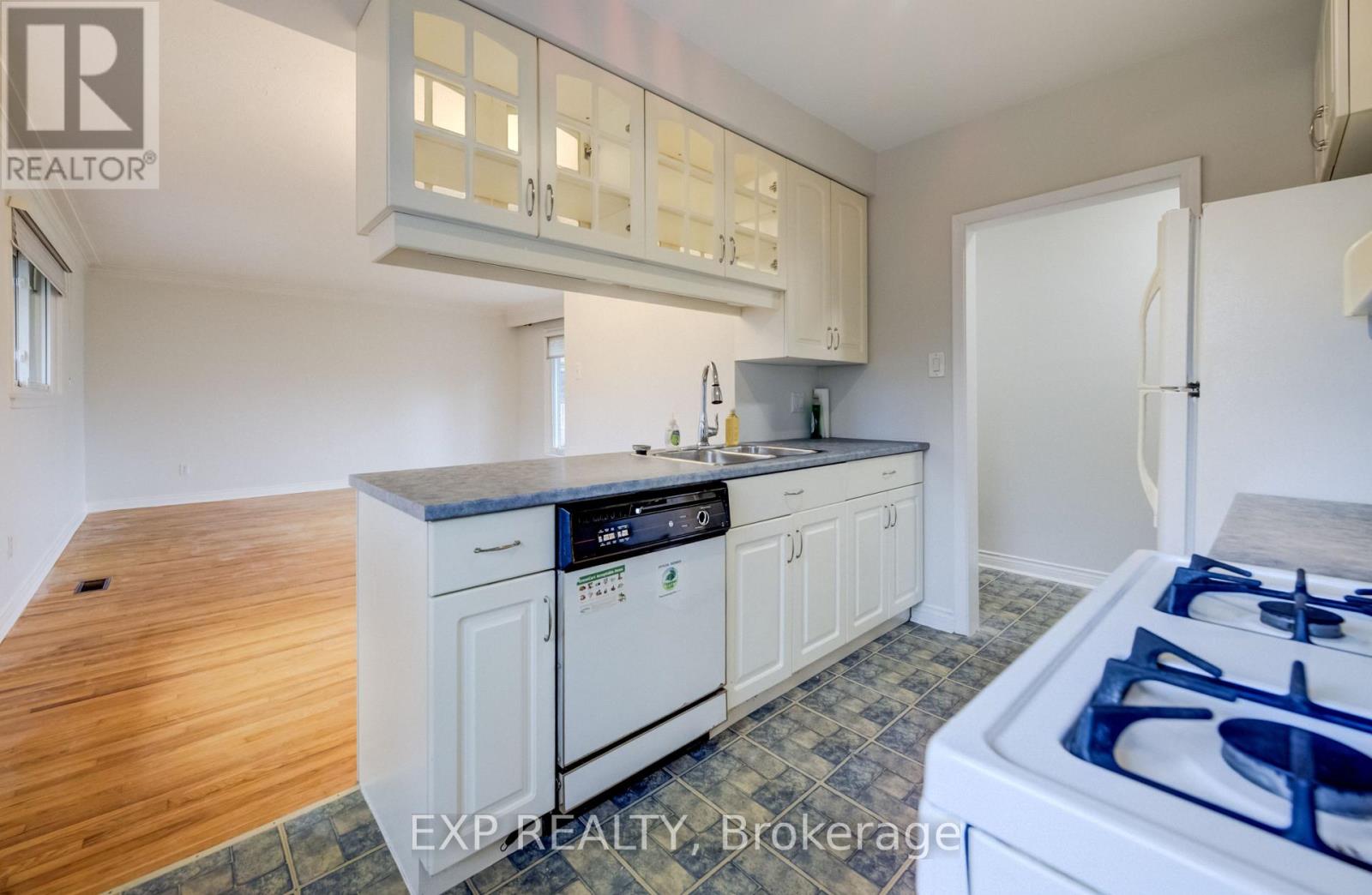 542 Trudale Court, Oakville, Ontario  L6L 4H1 - Photo 12 - W12918300