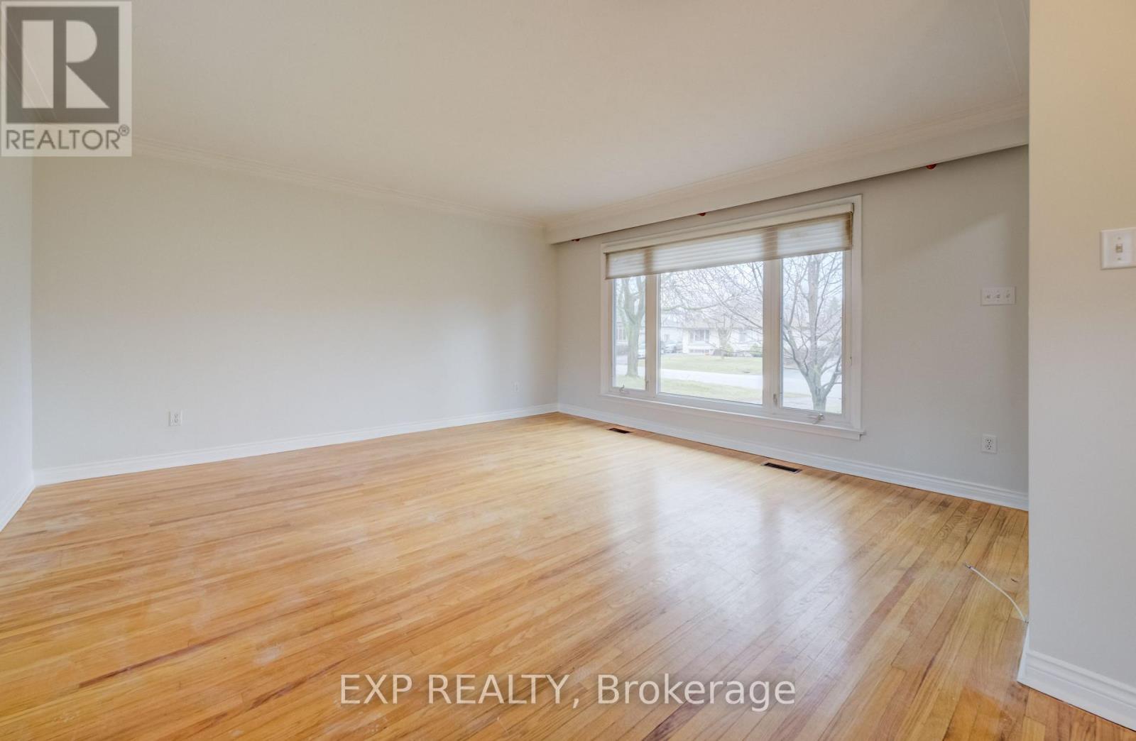 542 Trudale Court, Oakville, Ontario  L6L 4H1 - Photo 4 - W12918300