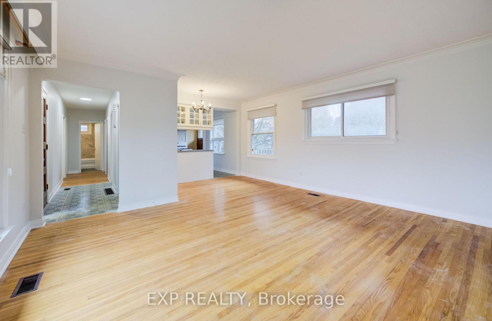 542 Trudale Court, Oakville, Ontario  L6L 4H1 - Photo 6 - W12918300